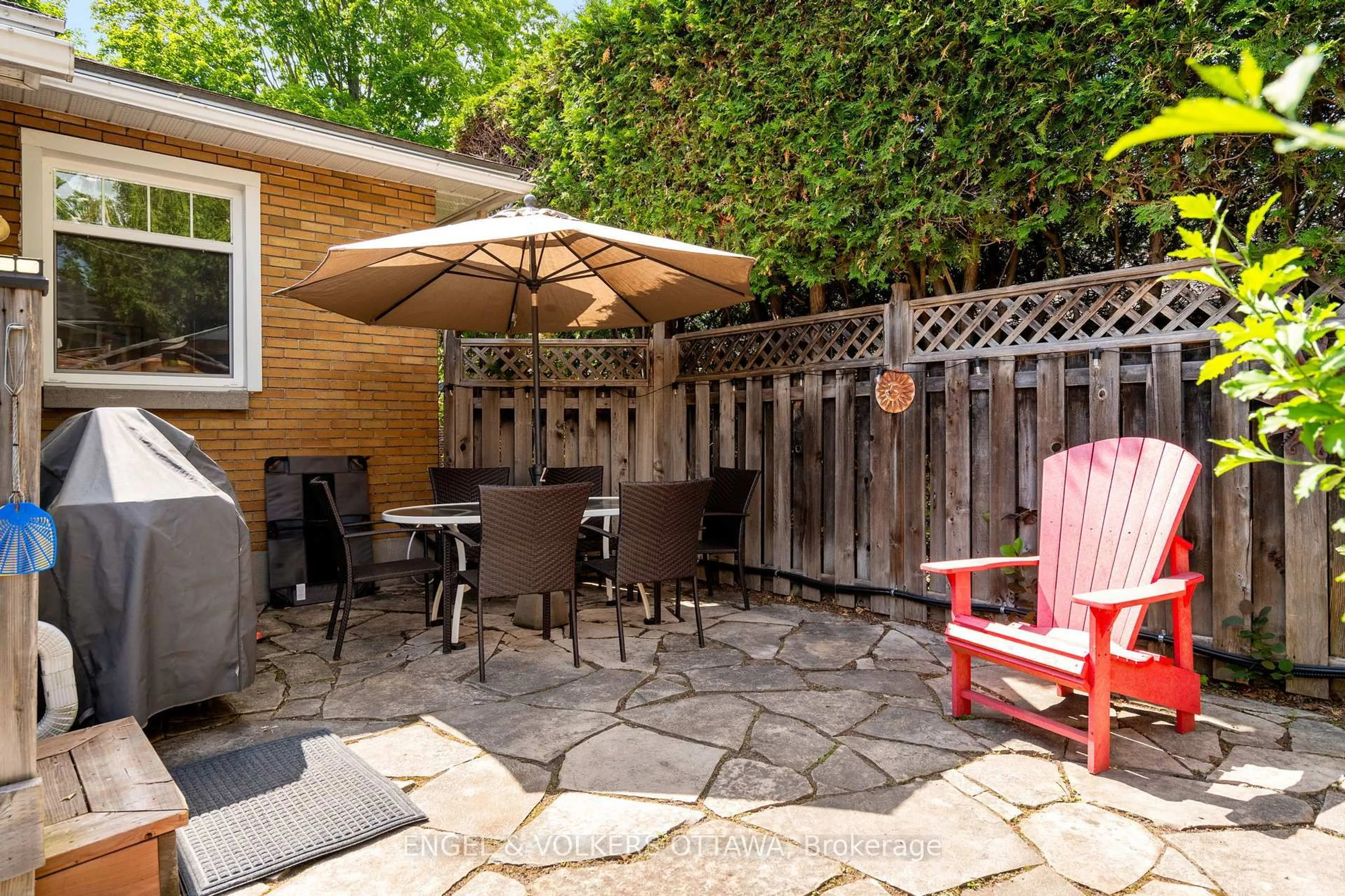 Patio, street for 631 Rowanwood Ave, Ottawa Ontario K2A 3E3
