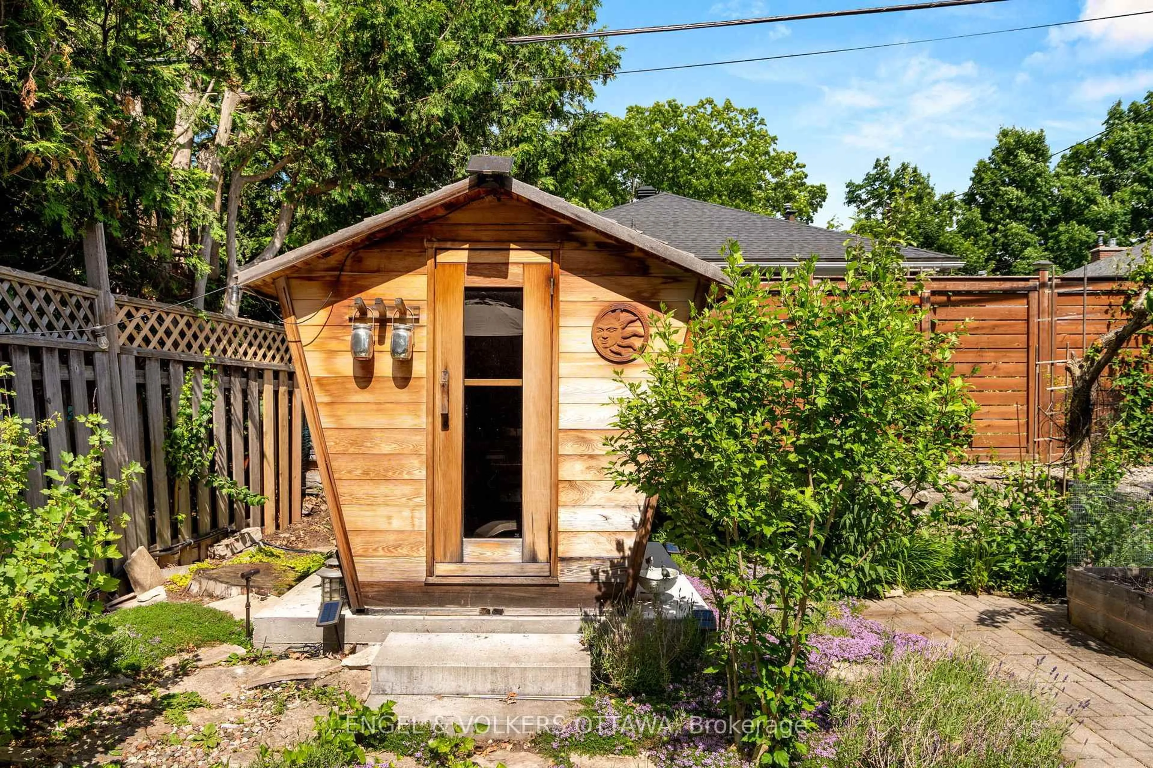 Shed for 631 Rowanwood Ave, Ottawa Ontario K2A 3E3