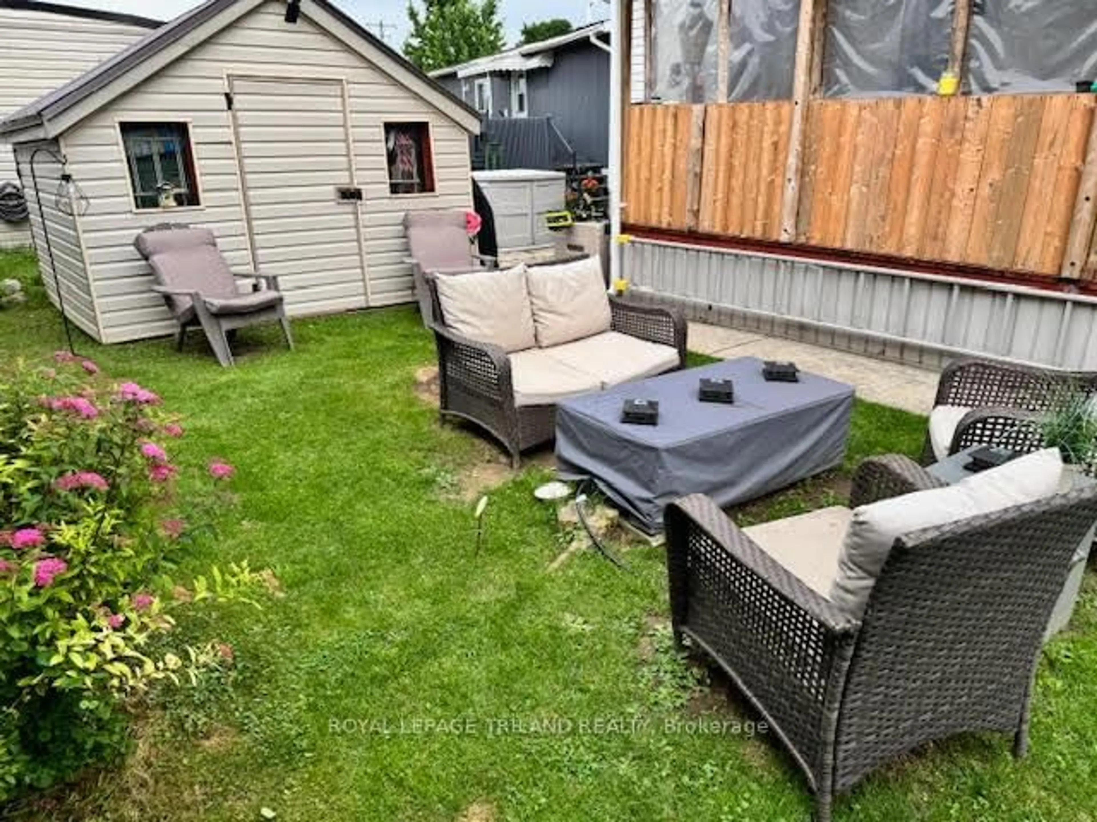 Patio, street for 2189 Dundas St #121, London East Ontario N5V 1H3