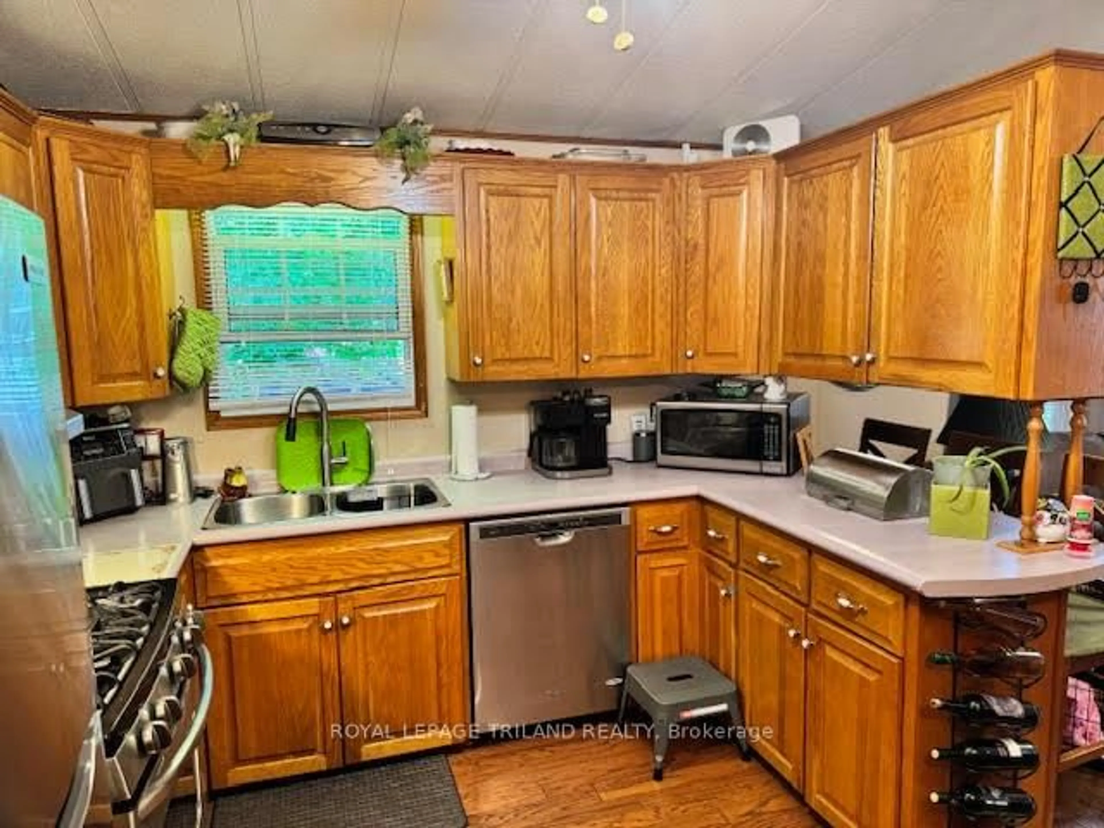 Standard kitchen, unknown for 2189 Dundas St #121, London East Ontario N5V 1H3