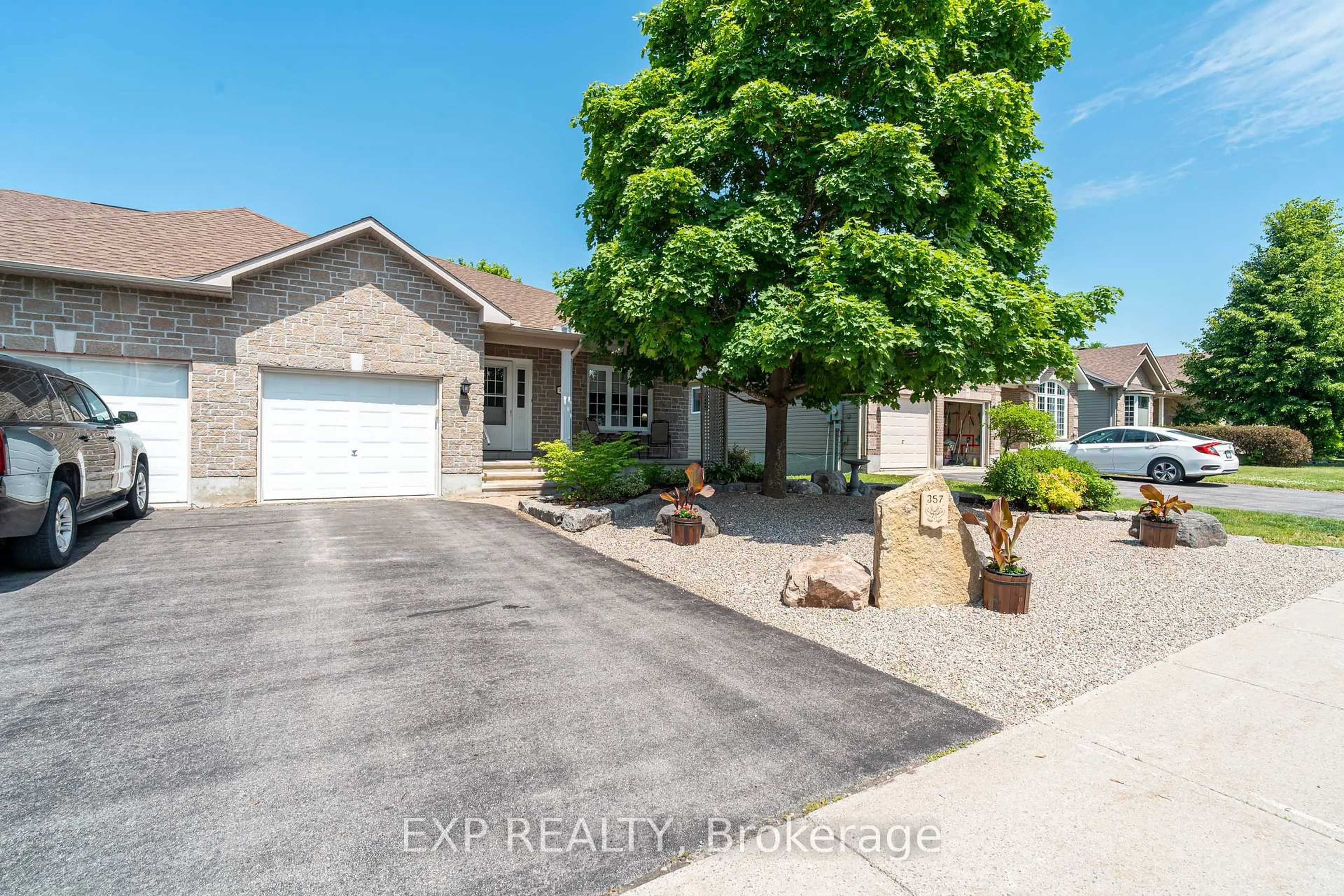 A pic from outside/outdoor area/front of a property/back of a property/a pic from drone, street for 357 Jamieson St, Almonte Ontario K0A 1A0