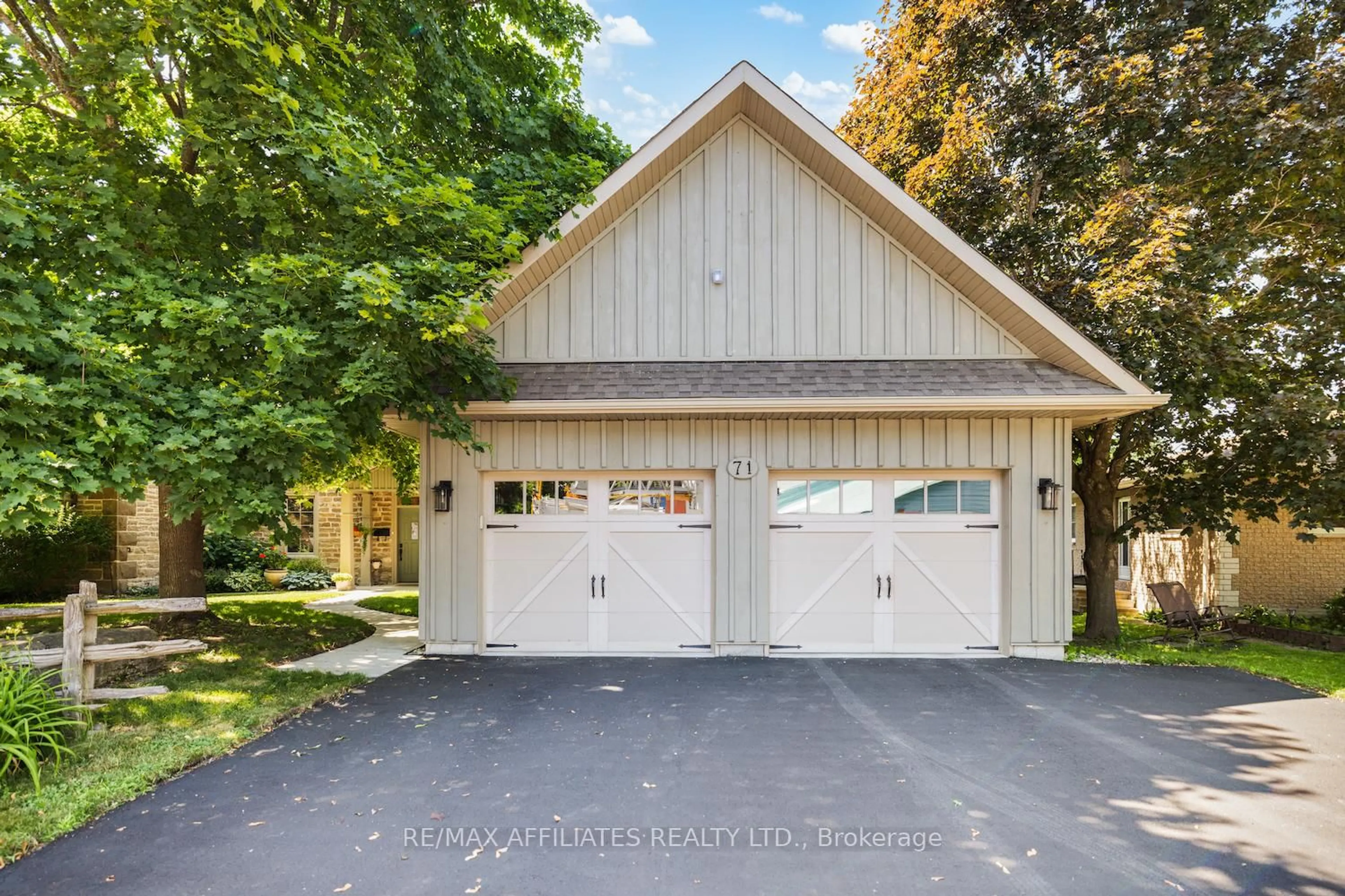 Indoor garage for 71 Mill St, Carleton Place Ontario K7C 1T6