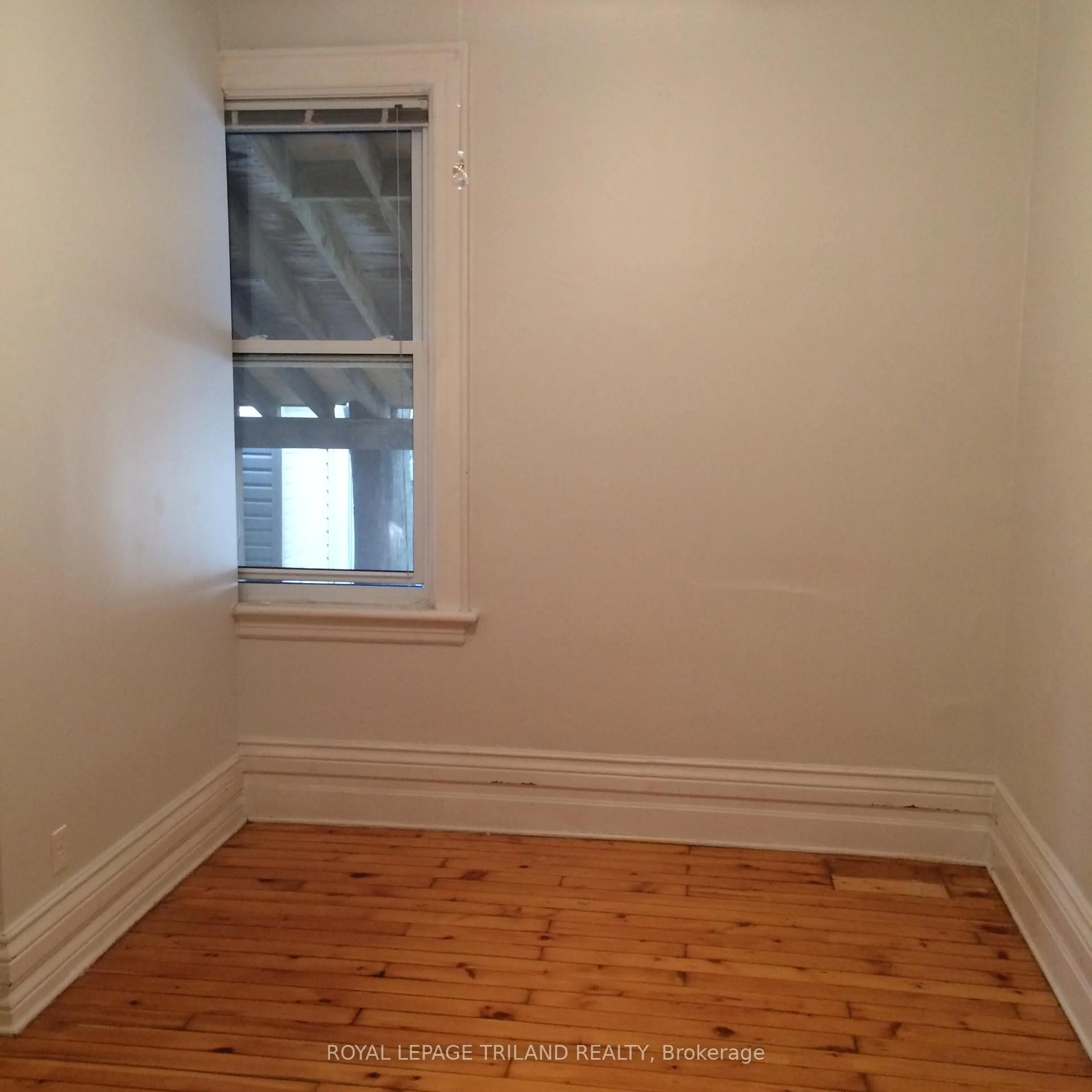 A pic of a room for 283 Hyman St, London East Ontario N6B 2G6