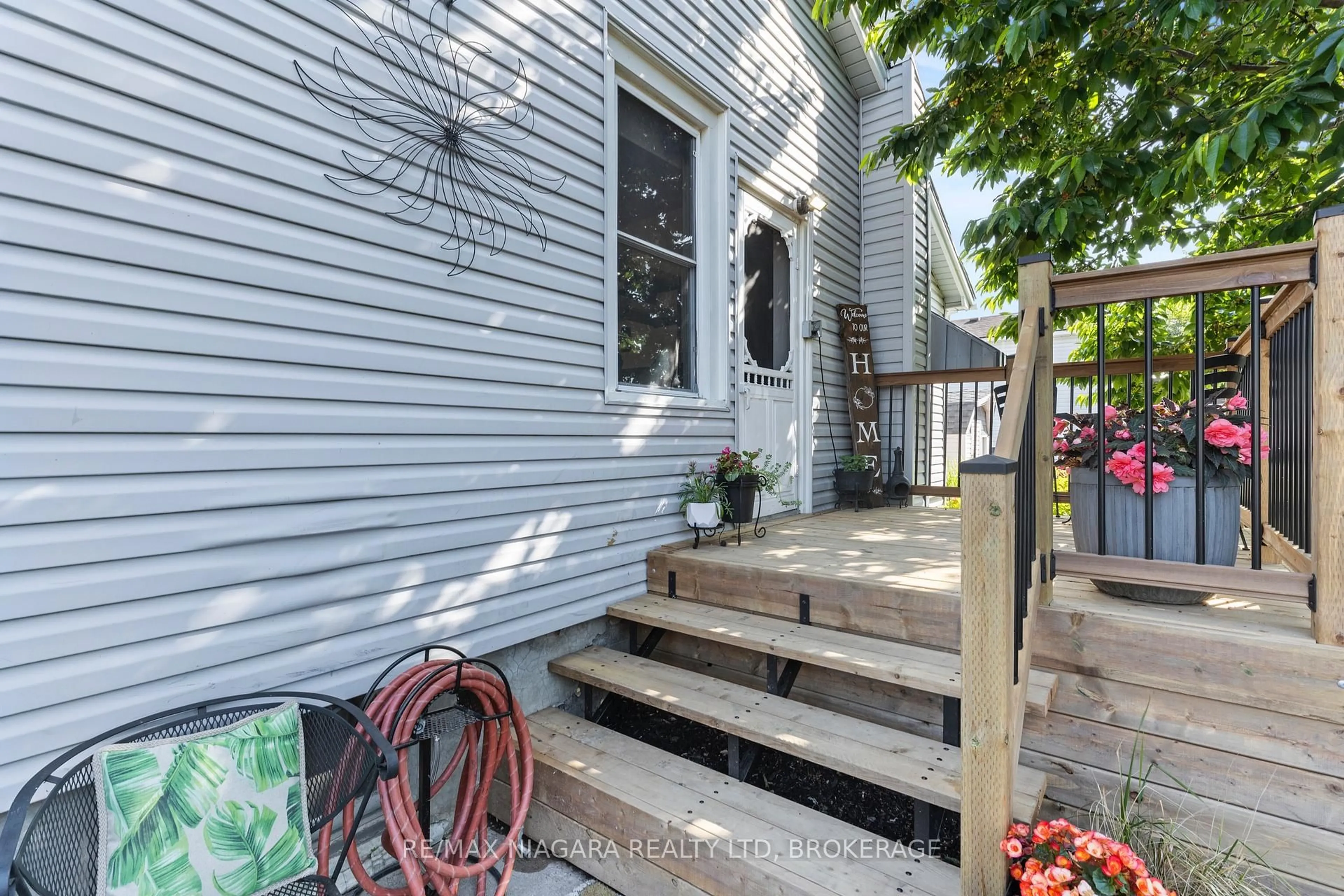 Unknown for 17 Hampstead Pl, St. Catharines Ontario L2R 6P6