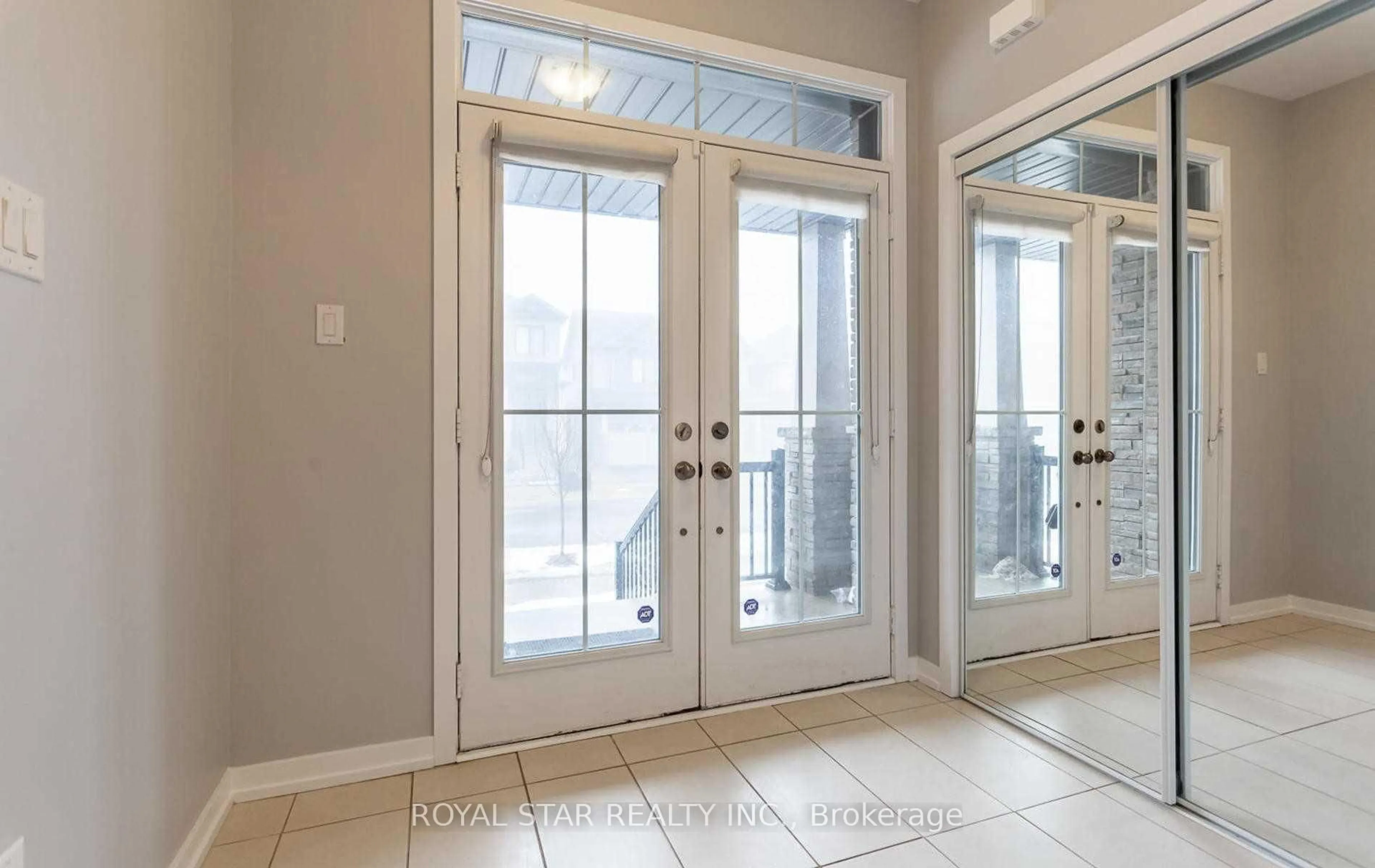 Indoor entryway for 115 Pagebrook Cres, Hamilton Ontario L8J 1X5