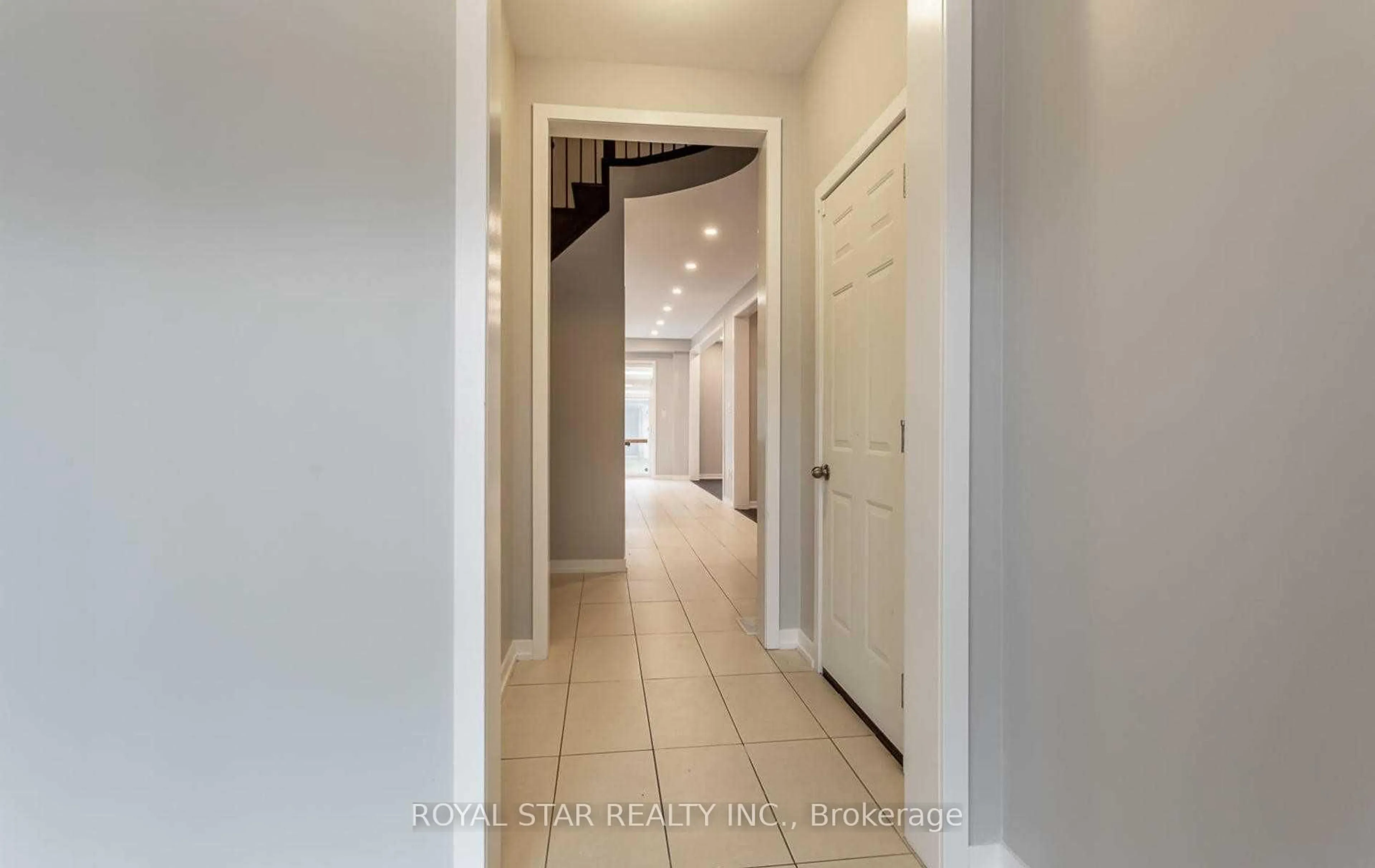 Indoor entryway for 115 Pagebrook Cres, Hamilton Ontario L8J 1X5