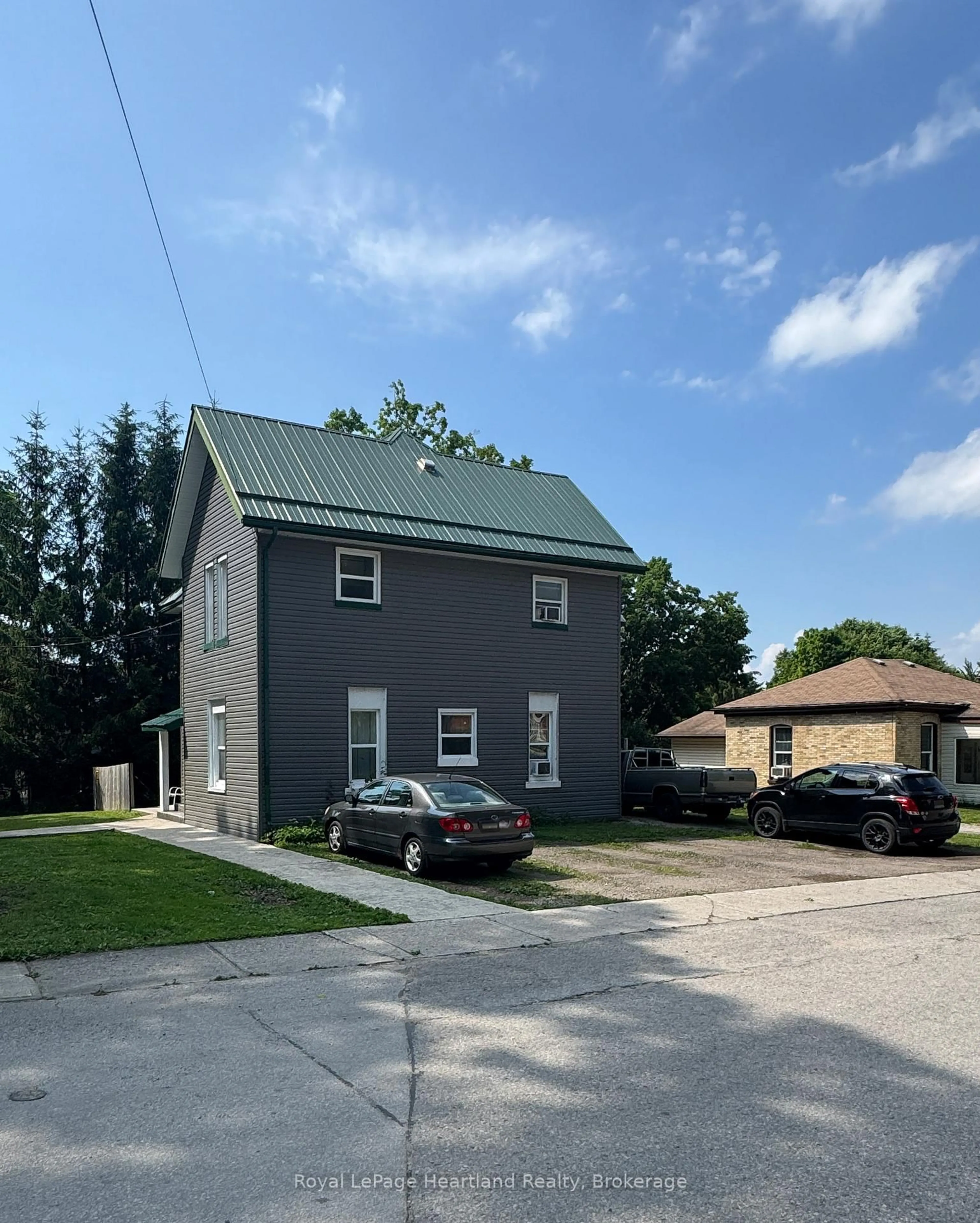 A pic from outside/outdoor area/front of a property/back of a property/a pic from drone, building for 103 PATRICK St, North Huron Ontario N0G 2W0