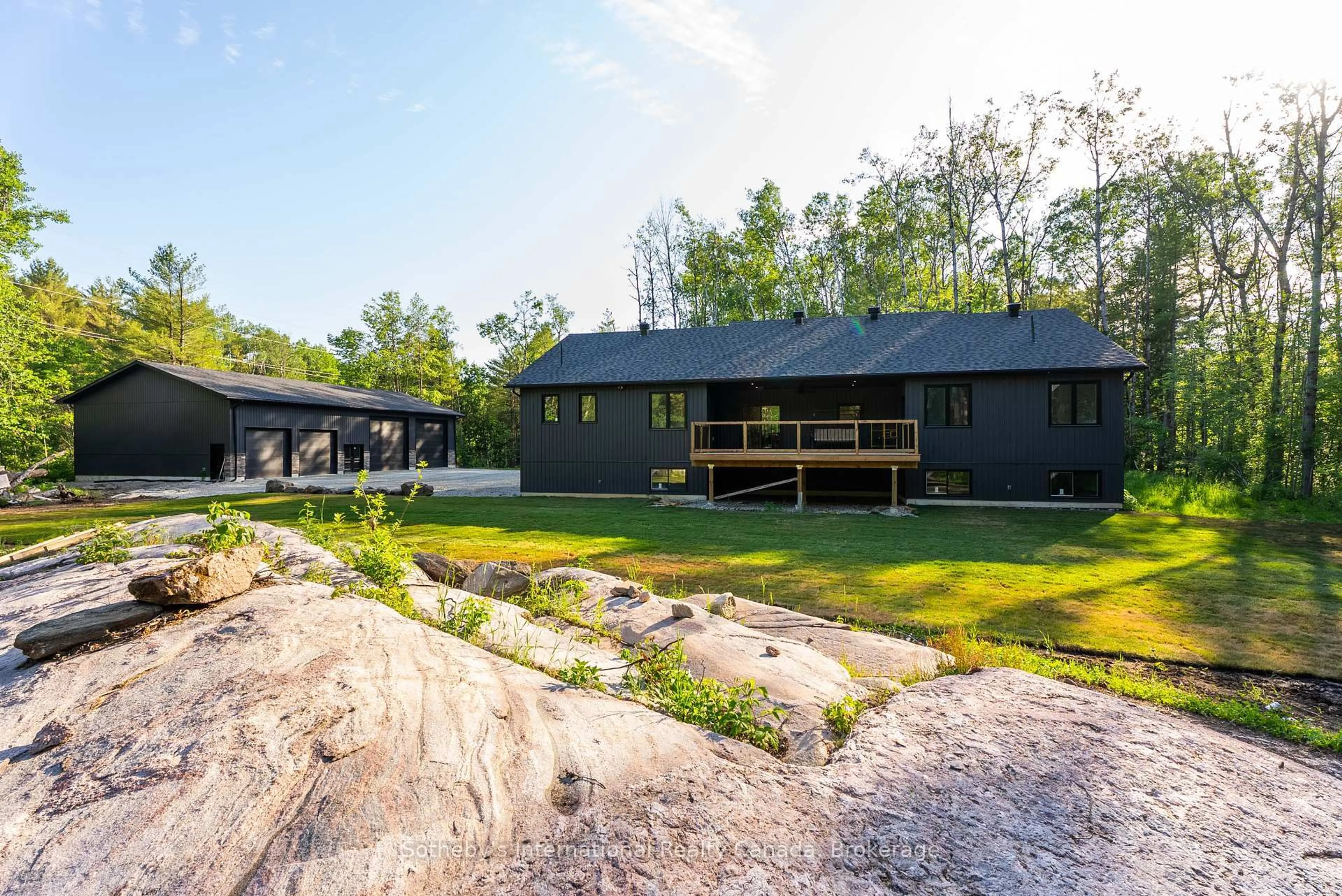 Patio, unknown for 1064 Laidlaw Ave, Gravenhurst Ontario L0K 2B0