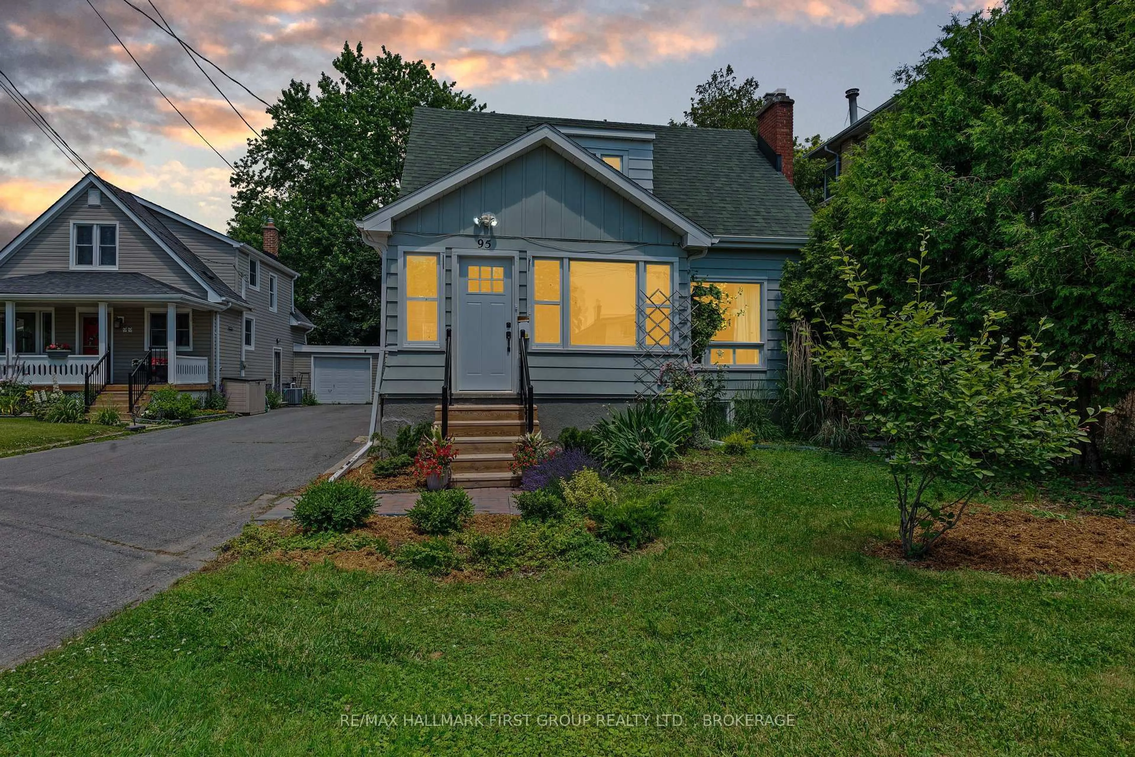 A pic from outside/outdoor area/front of a property/back of a property/a pic from drone, street for 95 PARK St, Kingston Ontario K7L 1J9
