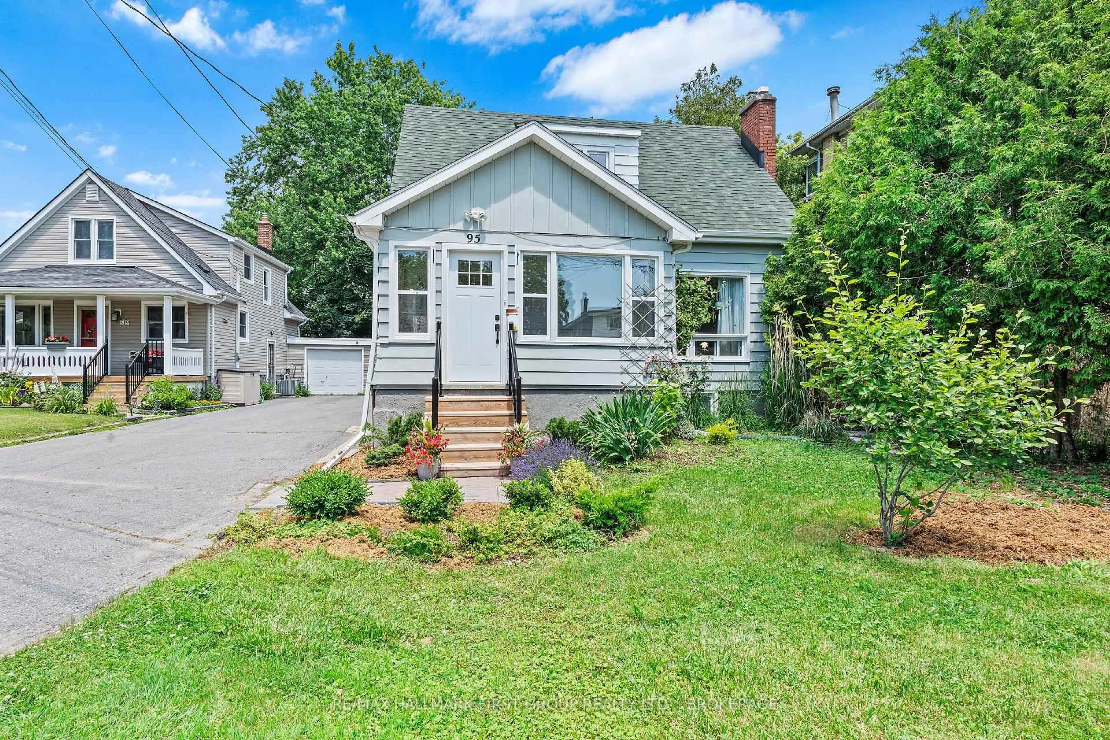 Home with vinyl exterior material, street for 95 PARK St, Kingston Ontario K7L 1J9