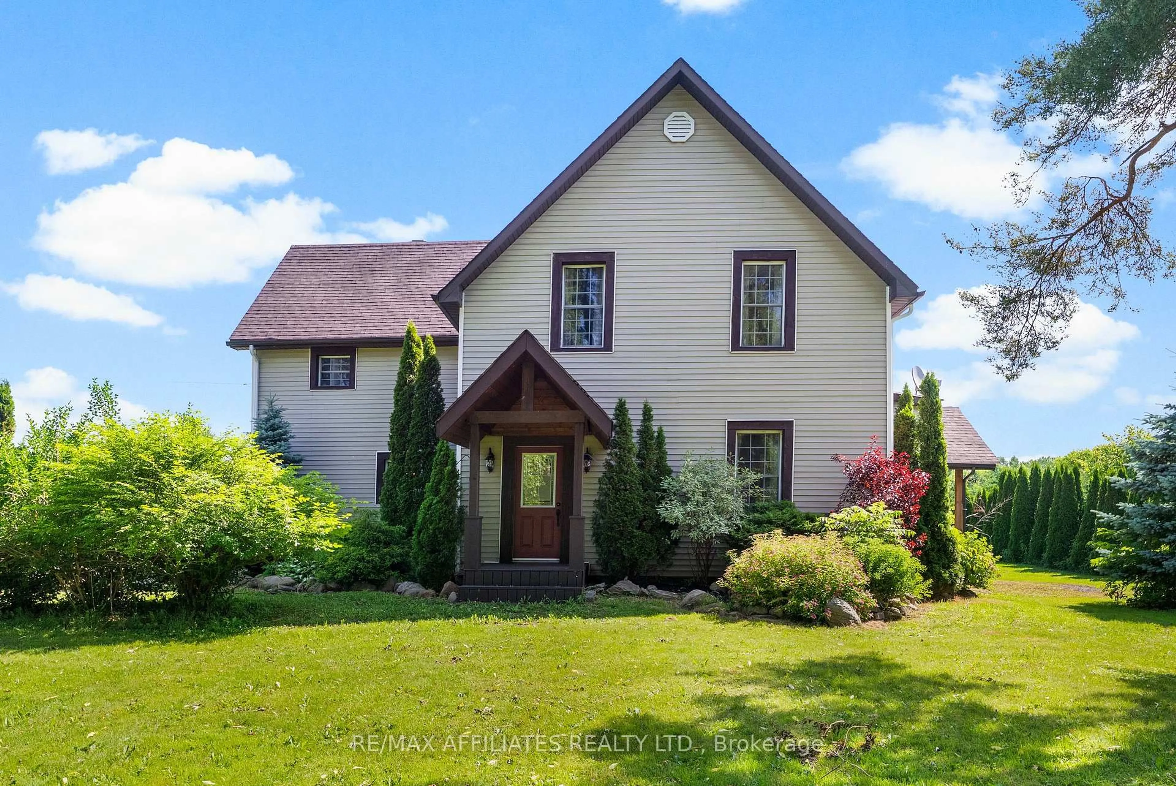 A pic from outside/outdoor area/front of a property/back of a property/a pic from drone, street for 2543 County 12 Rd, North Stormont Ontario K0C 1G0