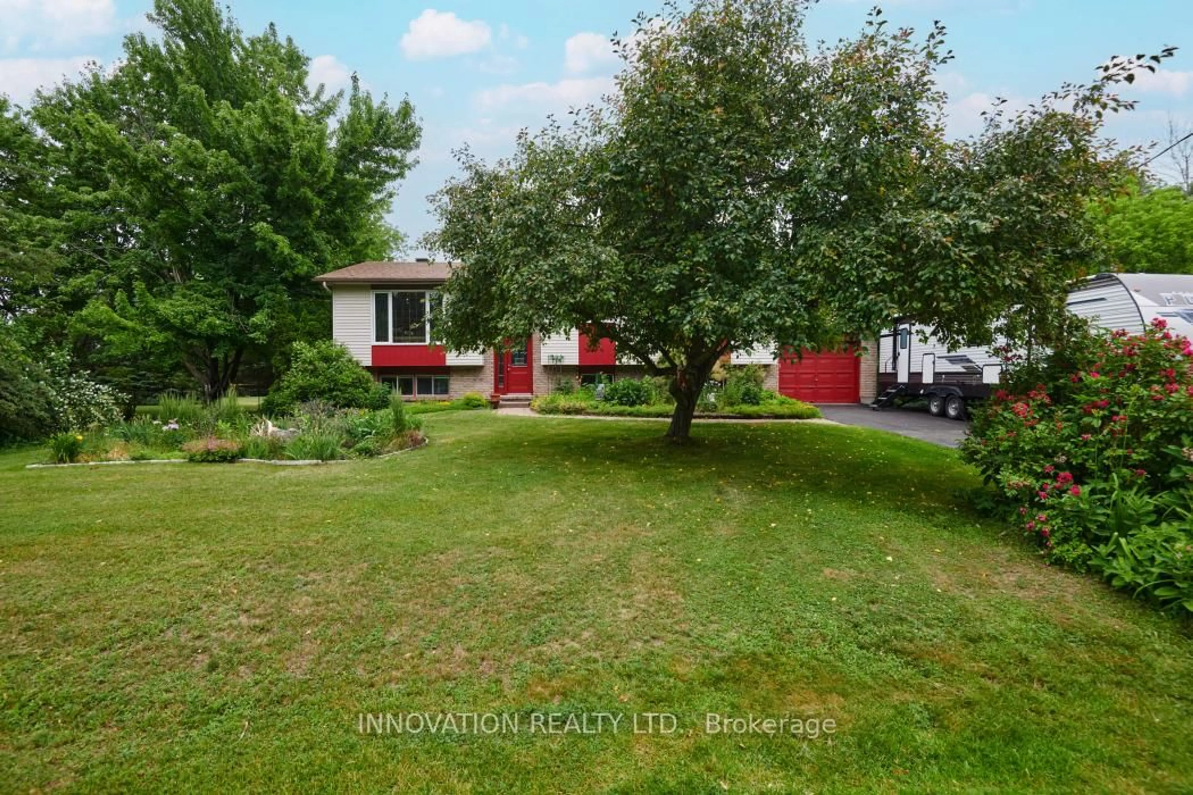 A pic from outside/outdoor area/front of a property/back of a property/a pic from drone, unknown for 3329 Pearl St, Osgoode Ontario K0A 2W0