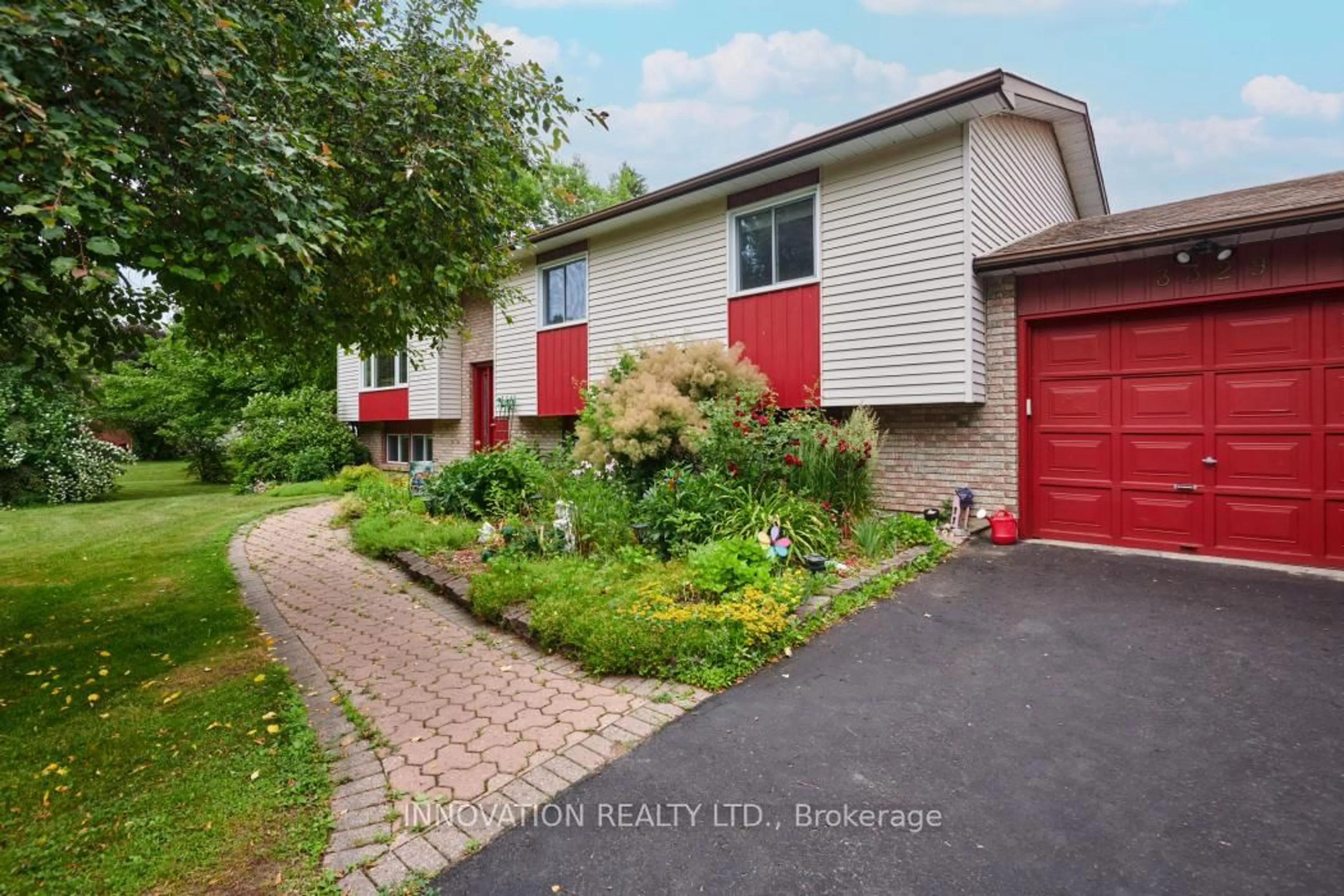 A pic from outside/outdoor area/front of a property/back of a property/a pic from drone, street for 3329 Pearl St, Osgoode Ontario K0A 2W0
