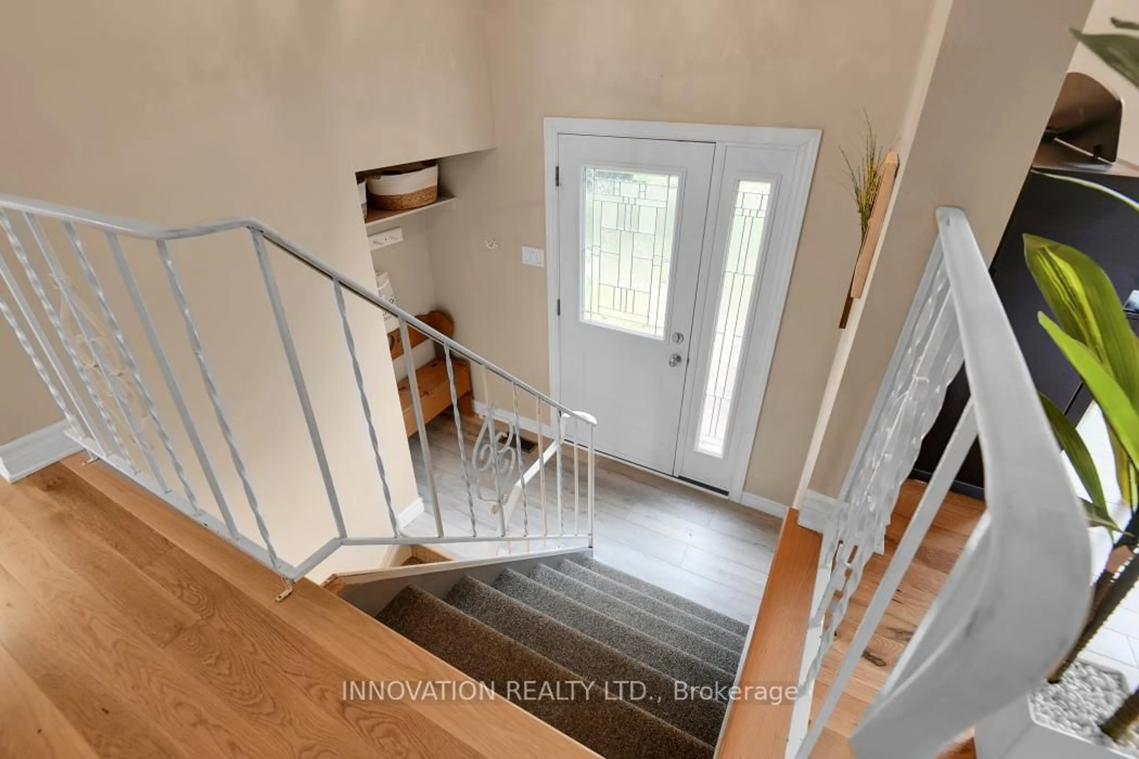Indoor entryway for 3329 Pearl St, Osgoode Ontario K0A 2W0
