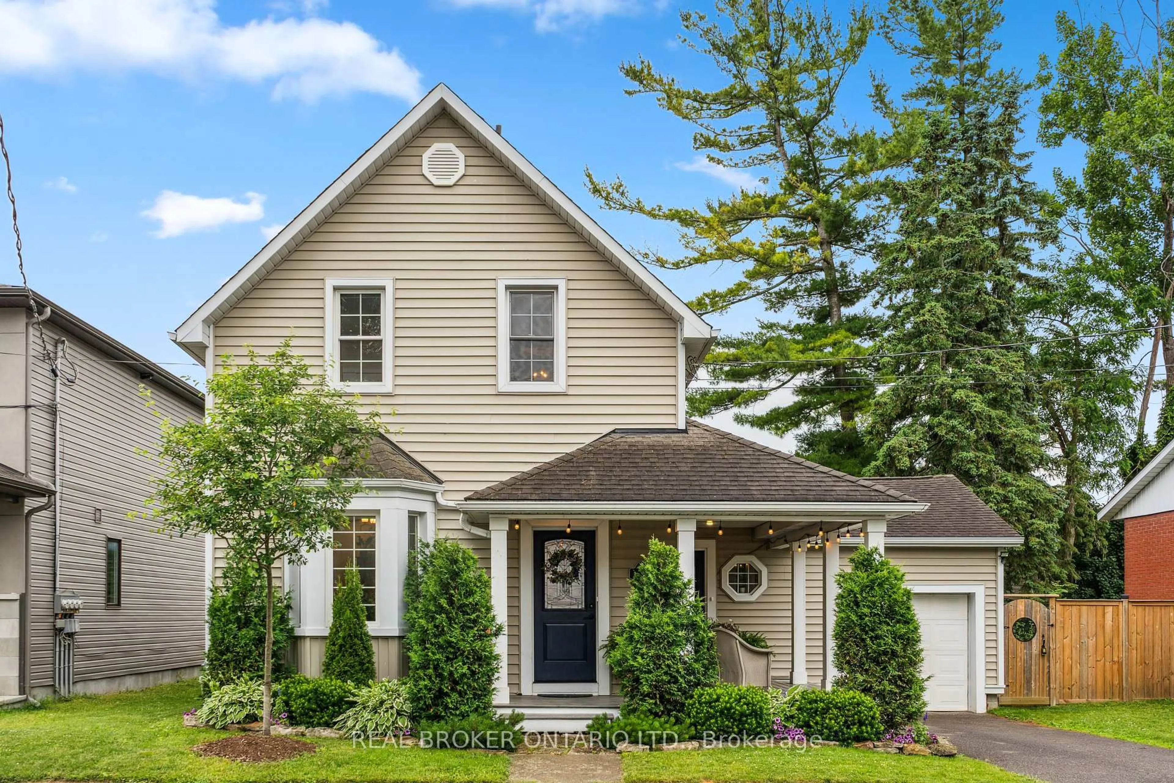 Home with vinyl exterior material, street for 24 Charles St, Carleton Place Ontario K7C 2Y1