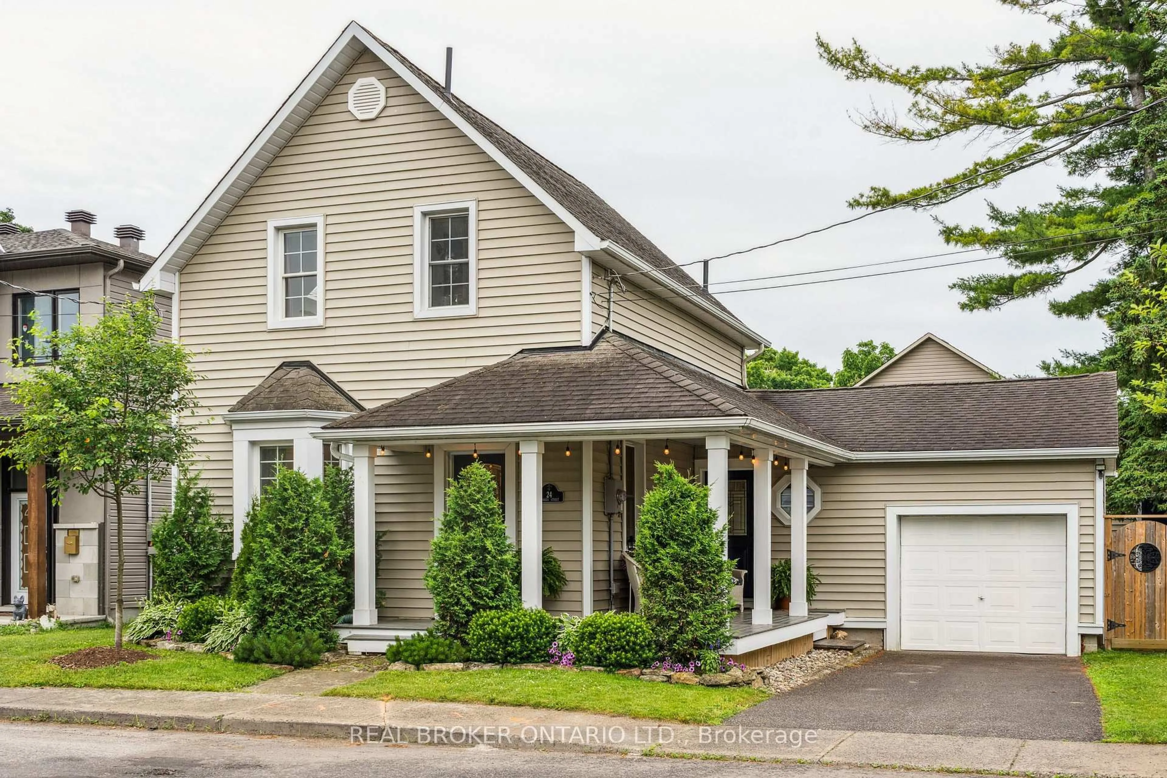 Home with vinyl exterior material, street for 24 Charles St, Carleton Place Ontario K7C 2Y1