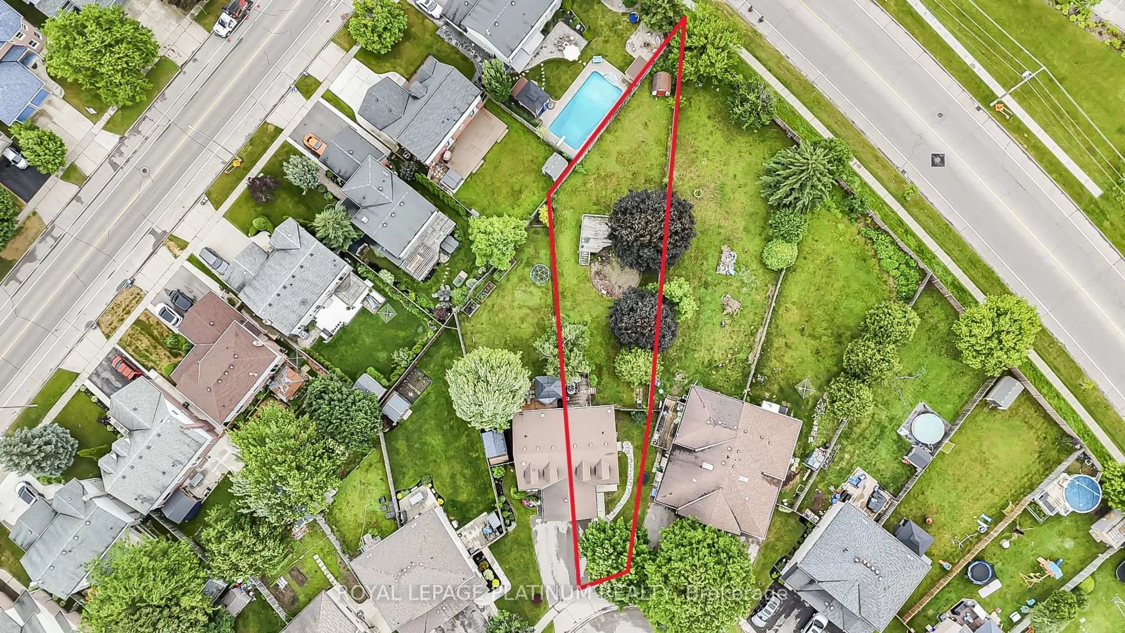 A pic from outside/outdoor area/front of a property/back of a property/a pic from drone, street for 78 Carmine Cres, Cambridge Ontario N3C 3Z4