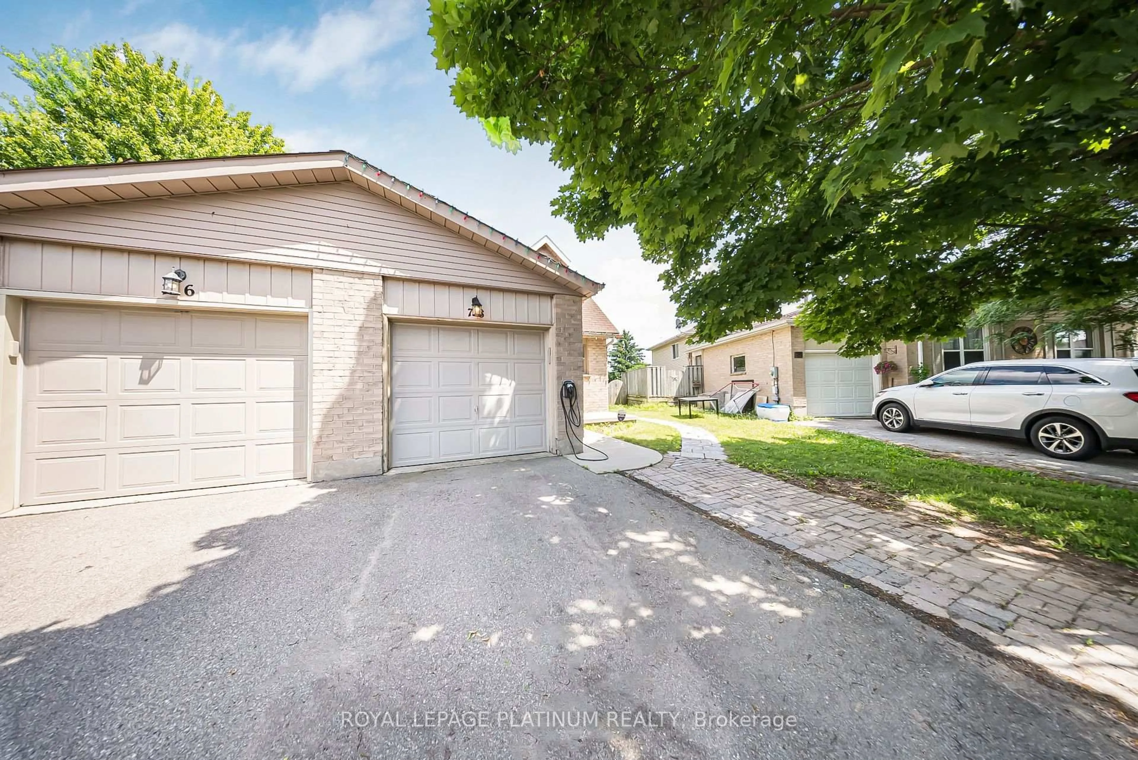 A pic from outside/outdoor area/front of a property/back of a property/a pic from drone, street for 78 Carmine Cres, Cambridge Ontario N3C 3Z4