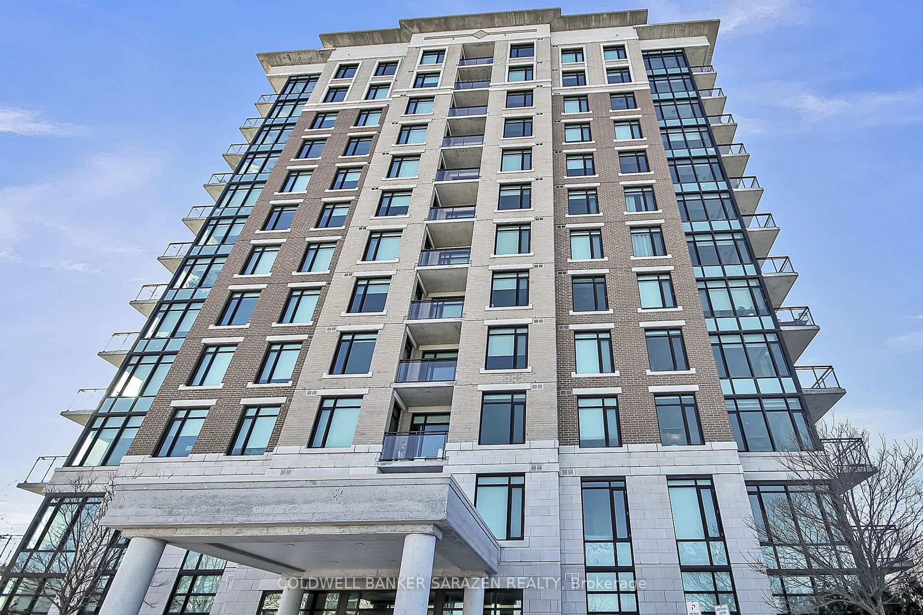 Indoor foyer for 100 Roger-Guindon Ave #1202, Ottawa Ontario K1G 3Z7
