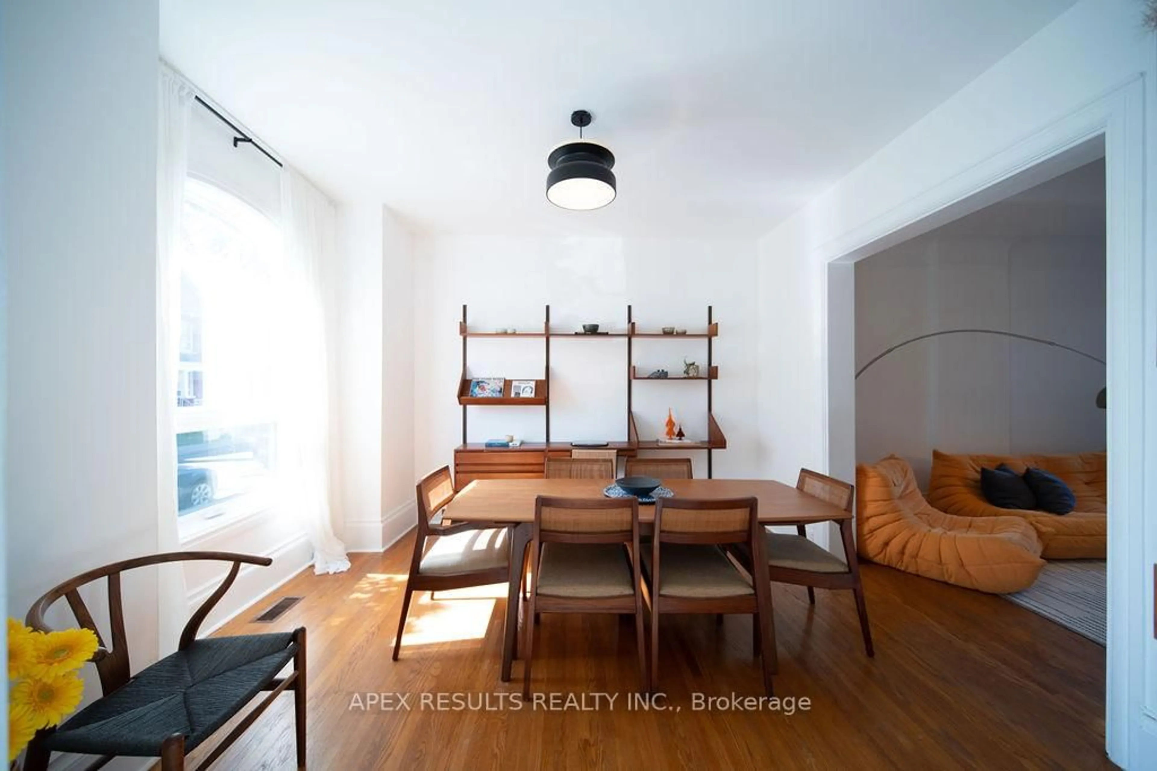 Dining room, wood/laminate floor for 61 William St, Hamilton Ontario L8L 5T6