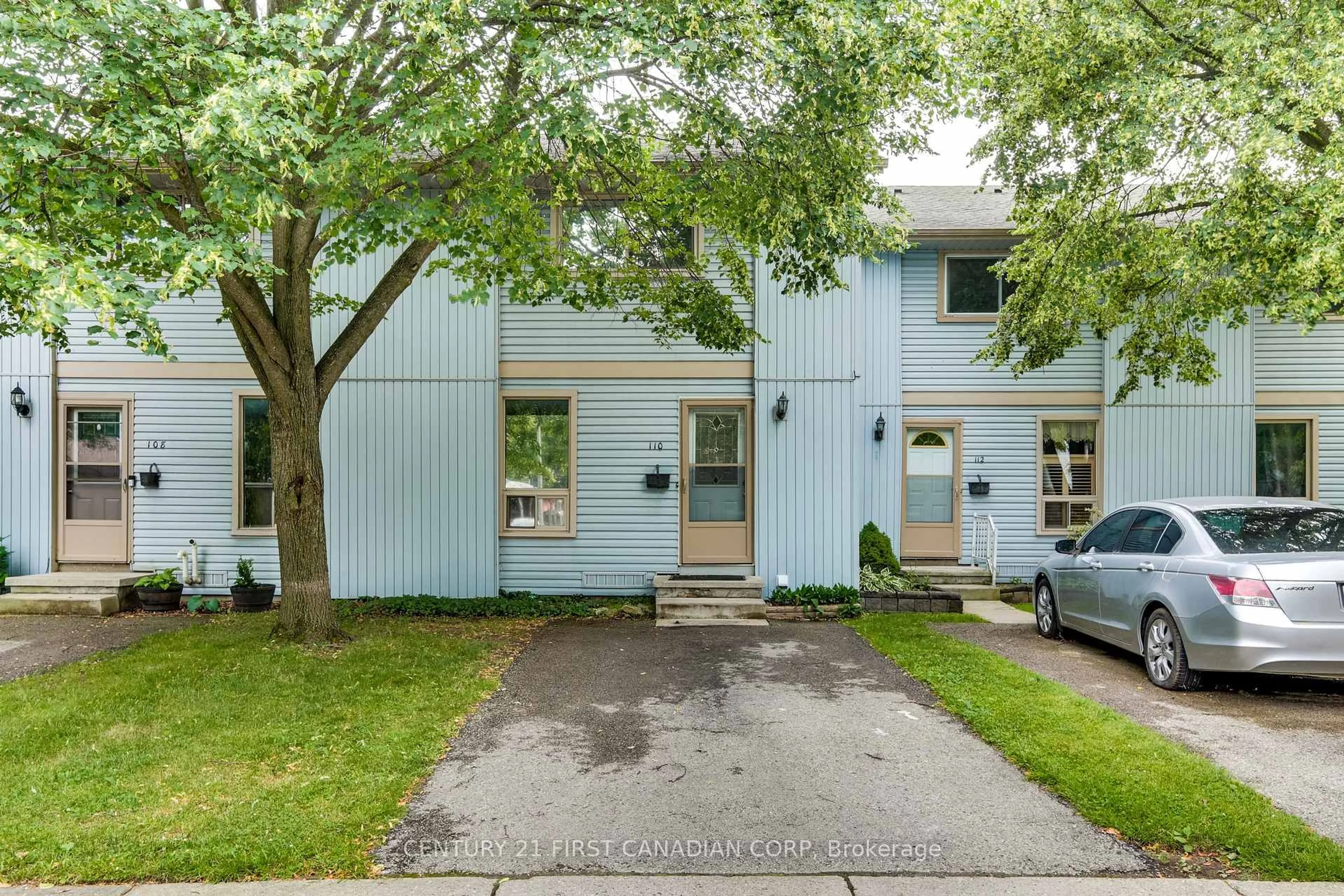 Home with vinyl exterior material, street for 110 Monmore Rd, London North Ontario N6G 3B3