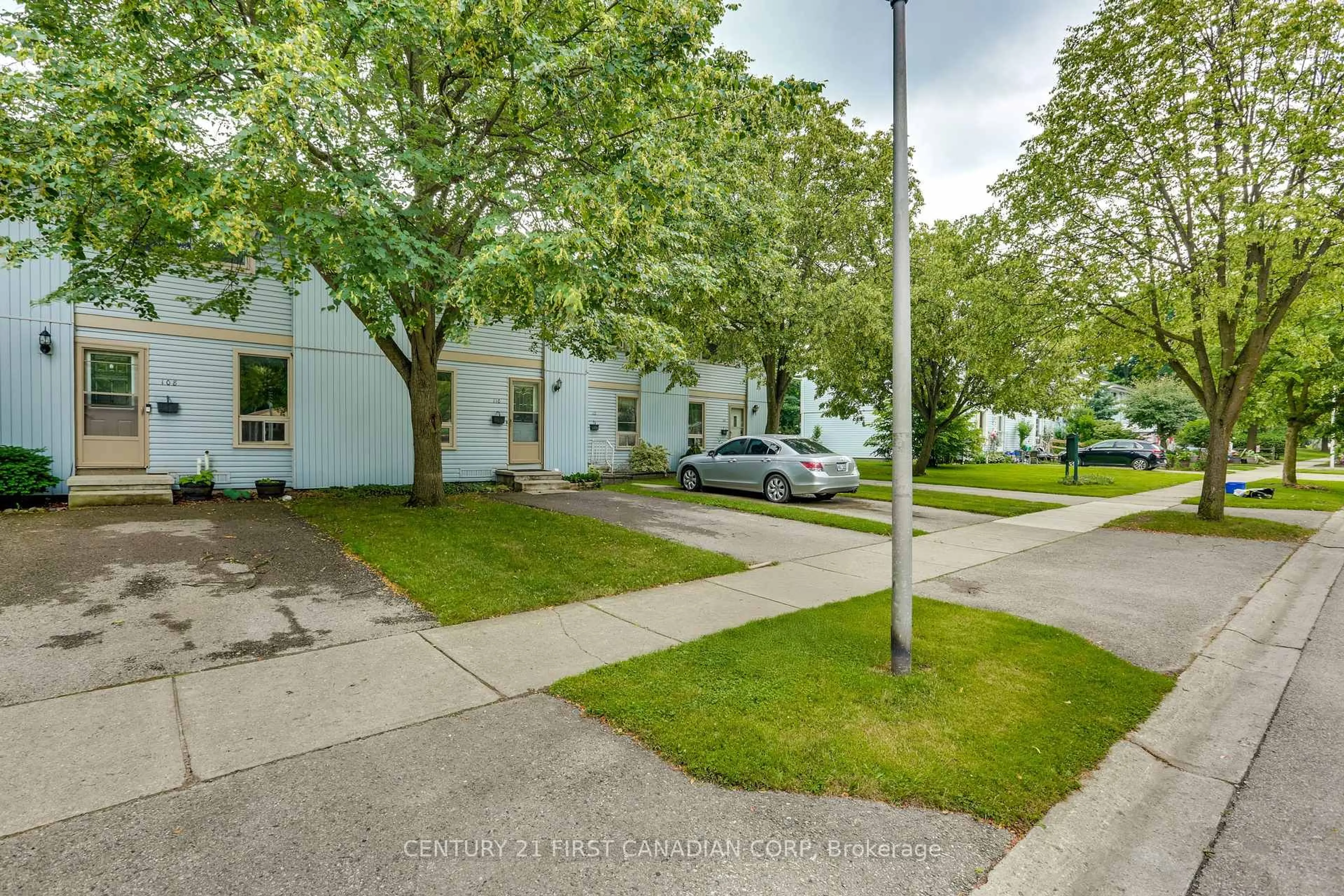 A pic from outside/outdoor area/front of a property/back of a property/a pic from drone, street for 110 Monmore Rd, London North Ontario N6G 3B3