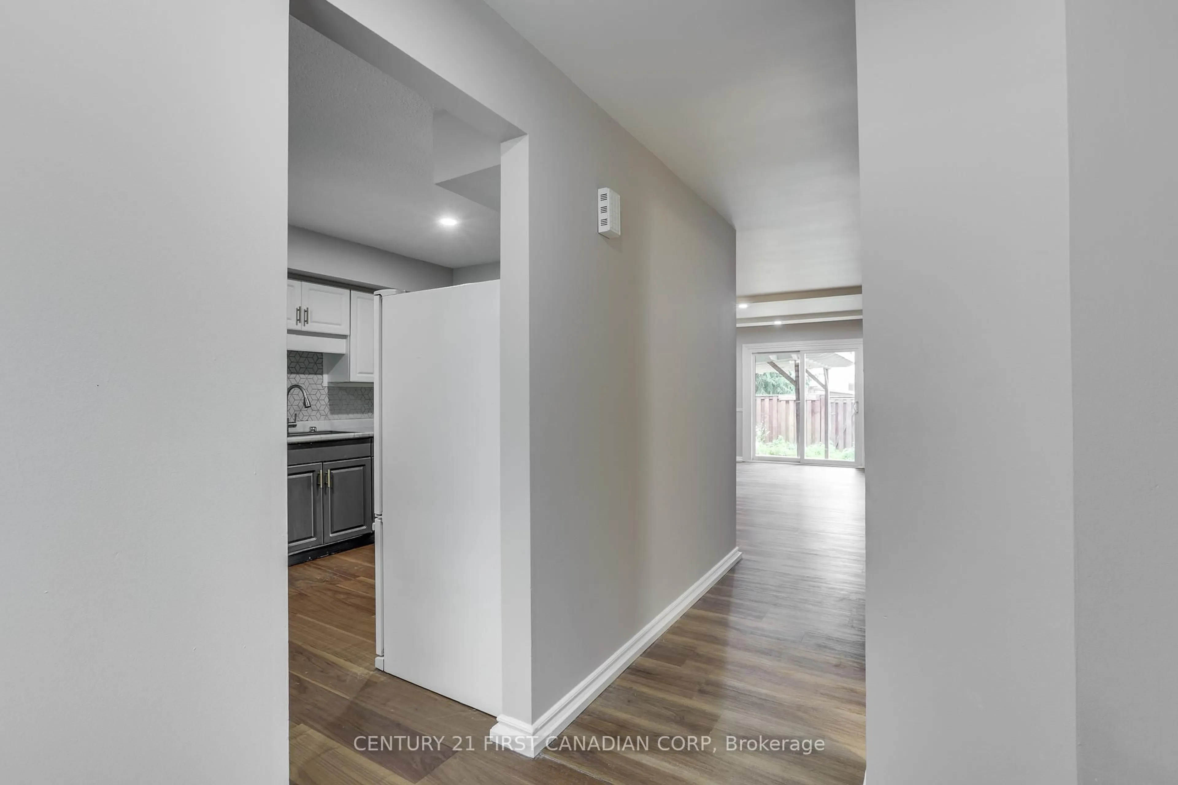 Indoor entryway for 110 Monmore Rd, London North Ontario N6G 3B3