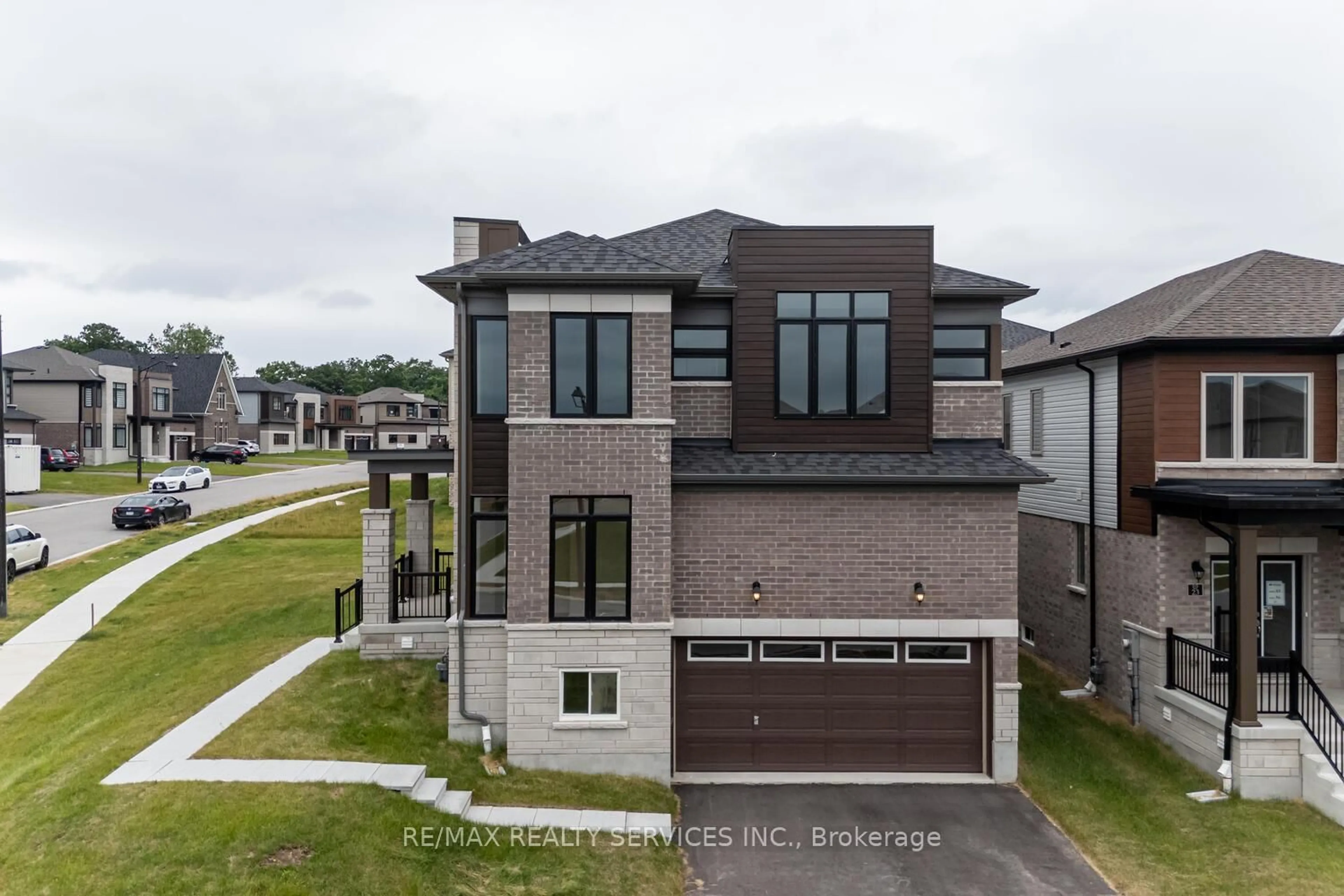 A pic from outside/outdoor area/front of a property/back of a property/a pic from drone, street for 25 Heming St, Brant Ontario N3L 0M6