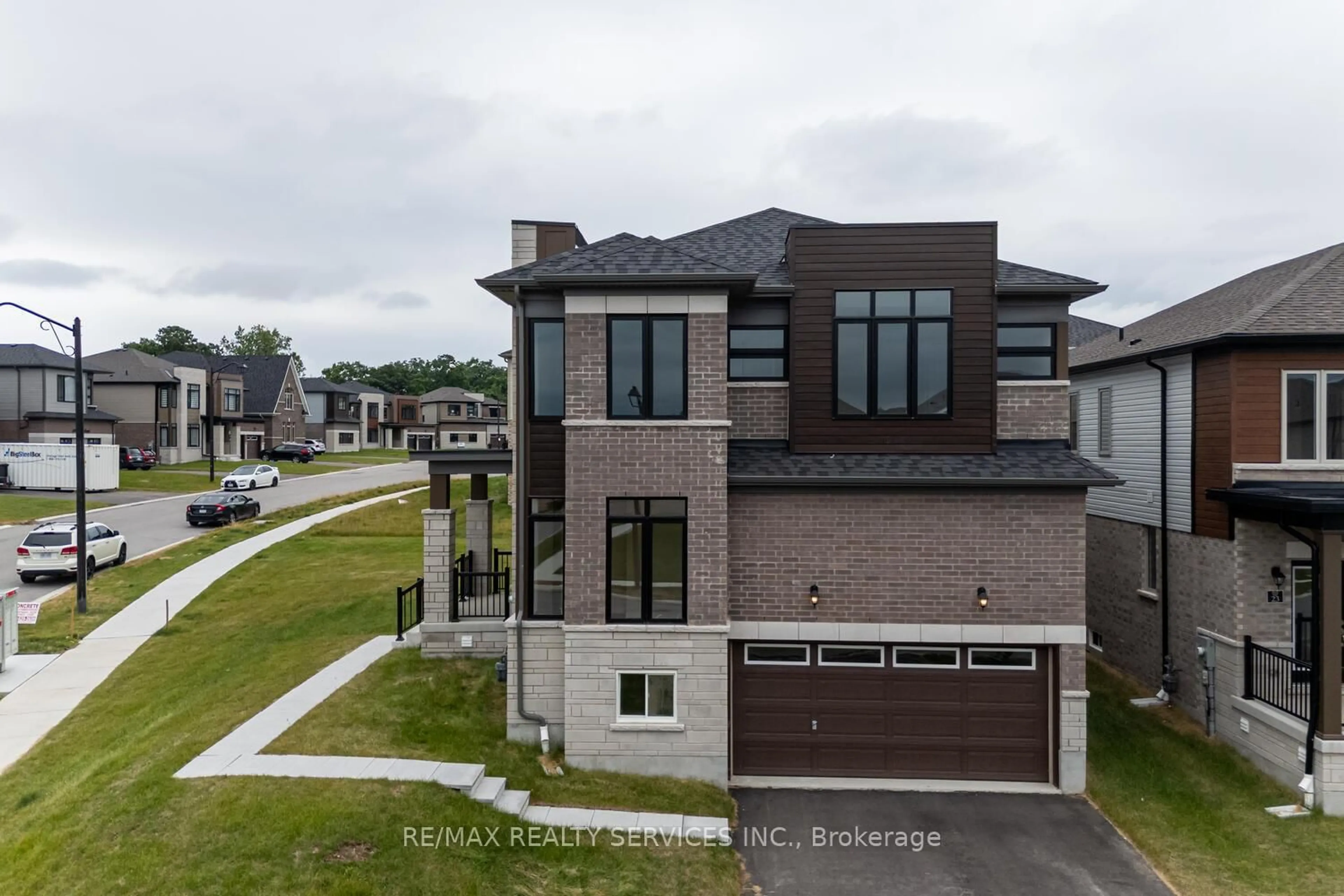 A pic from outside/outdoor area/front of a property/back of a property/a pic from drone, street for 25 Heming St, Brant Ontario N3L 0M6