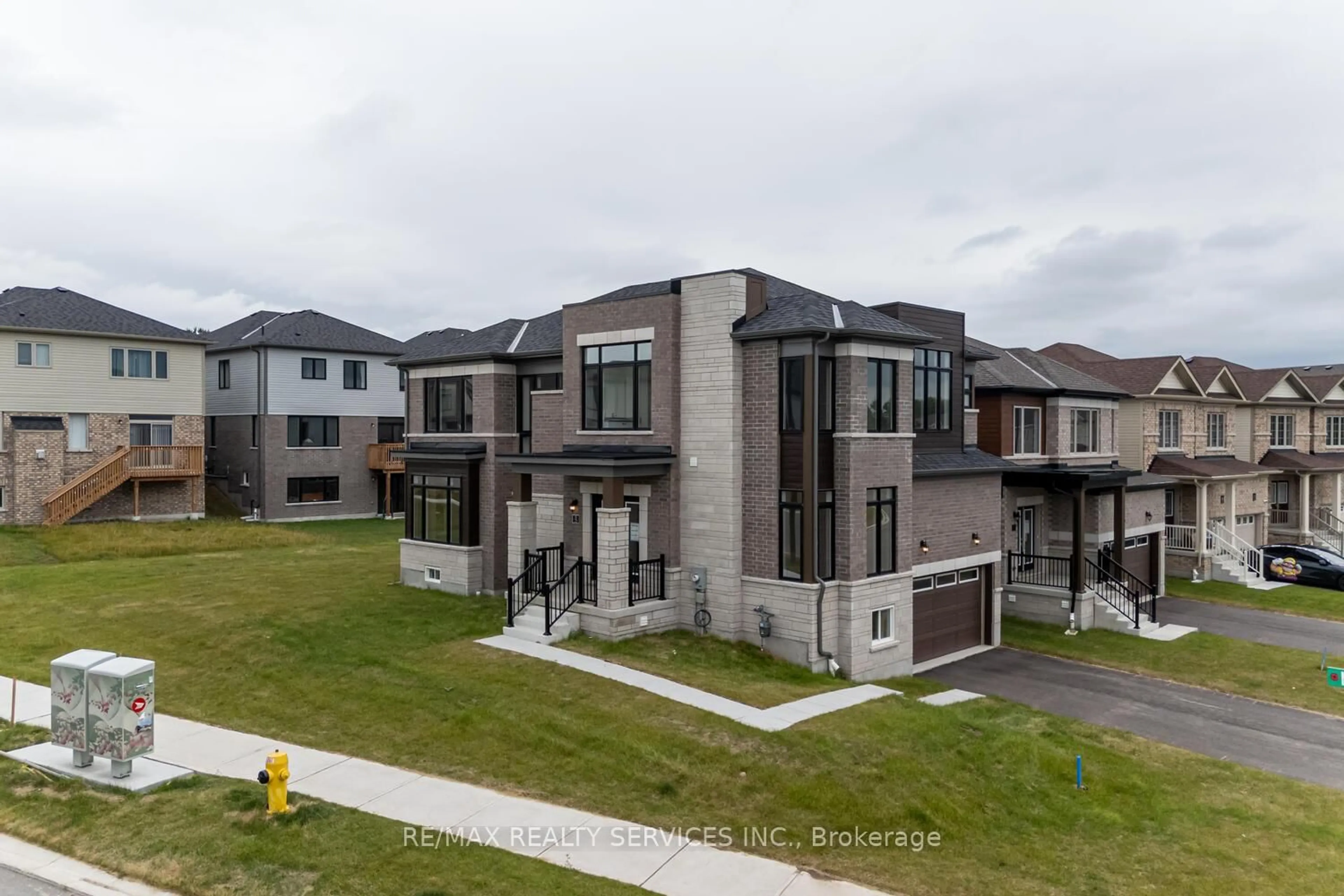 A pic from outside/outdoor area/front of a property/back of a property/a pic from drone, unknown for 25 Heming St, Brant Ontario N3L 0M6