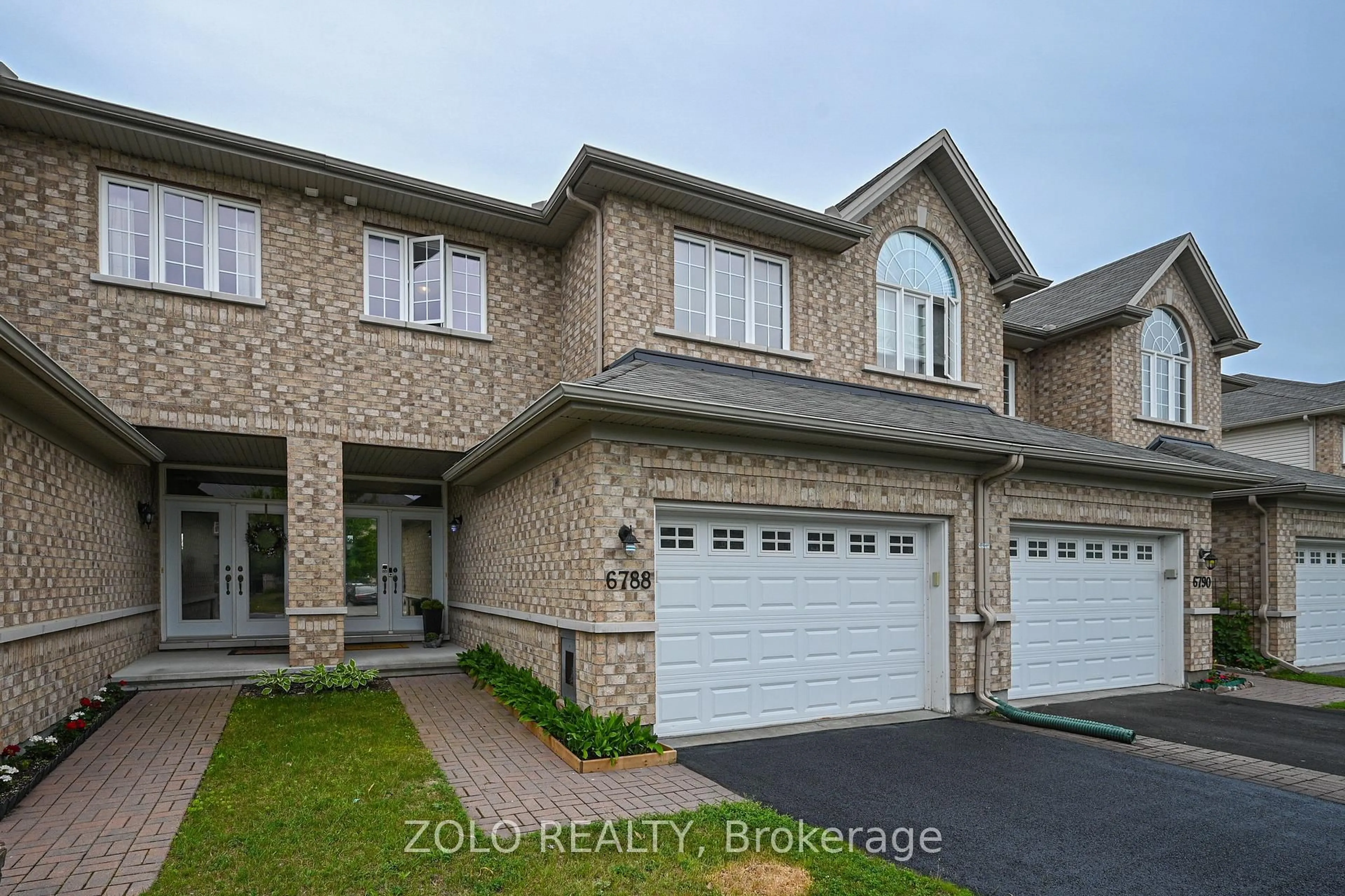 A pic from outside/outdoor area/front of a property/back of a property/a pic from drone, street for 6788 Breanna Cardill St, Greely Ontario K4P 0C3