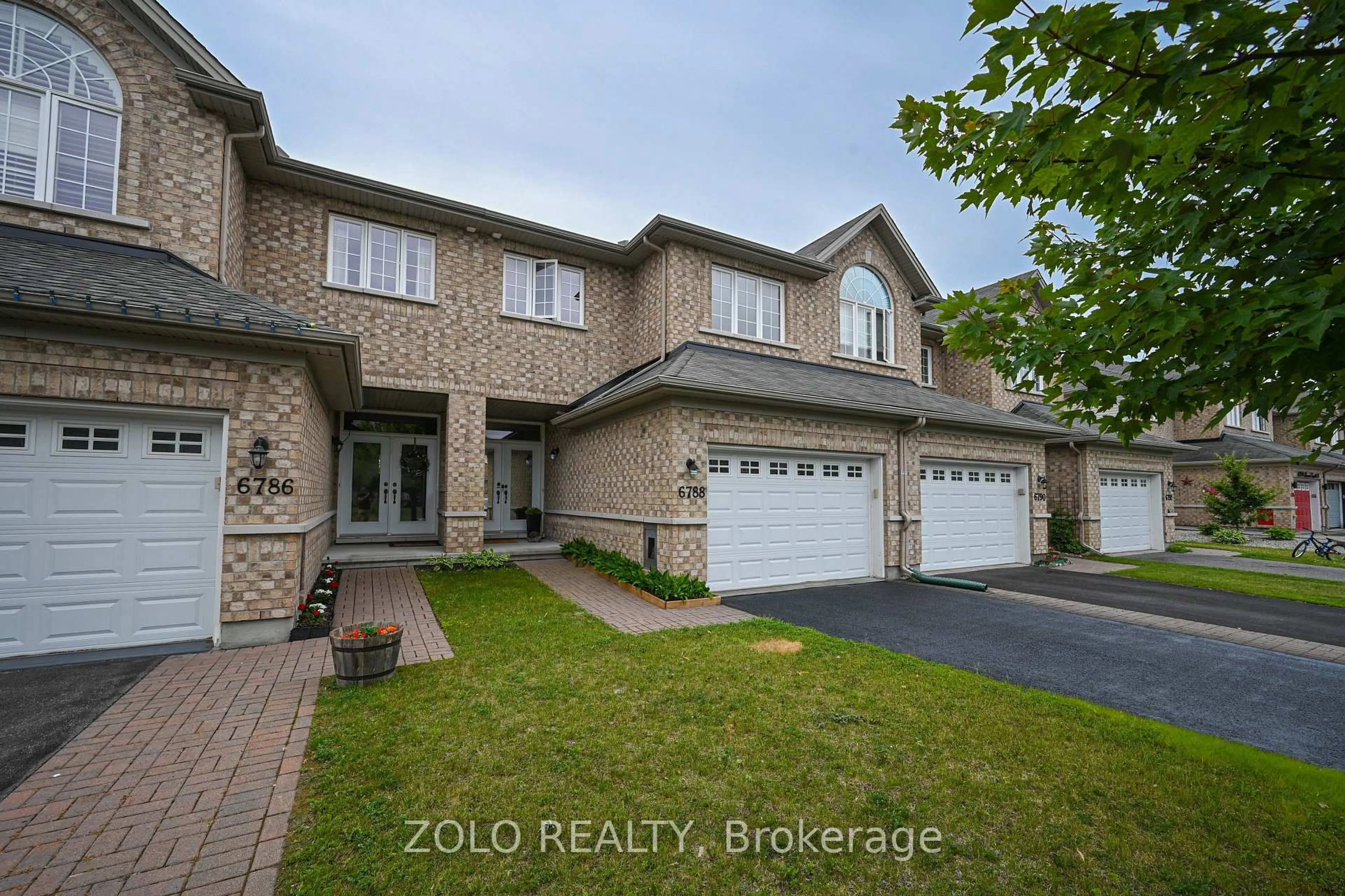 A pic from outside/outdoor area/front of a property/back of a property/a pic from drone, street for 6788 Breanna Cardill St, Greely Ontario K4P 0C3