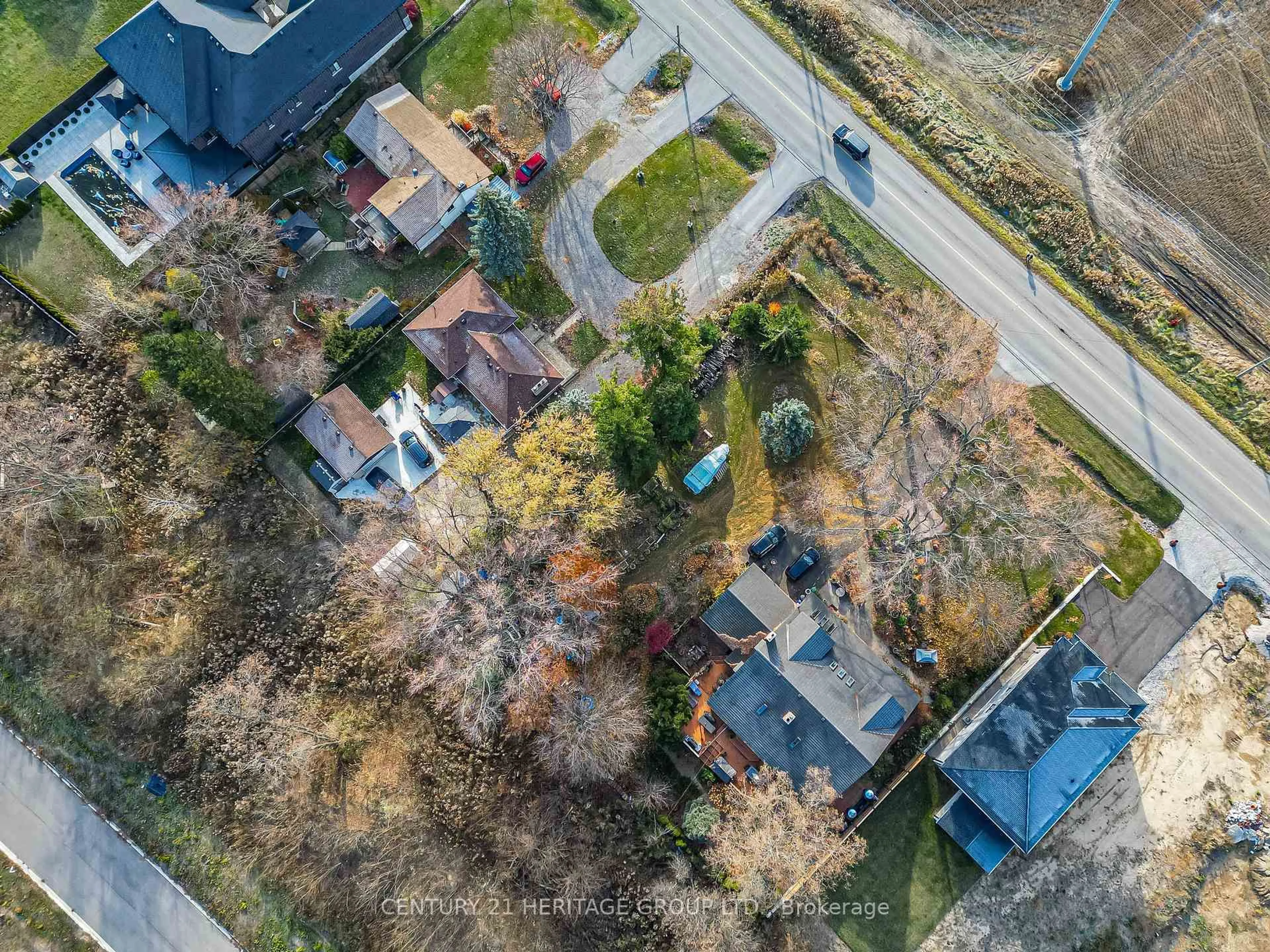 A pic from outside/outdoor area/front of a property/back of a property/a pic from drone, street for 9868 Twenty Rd, Hamilton Ontario L0R 1W0