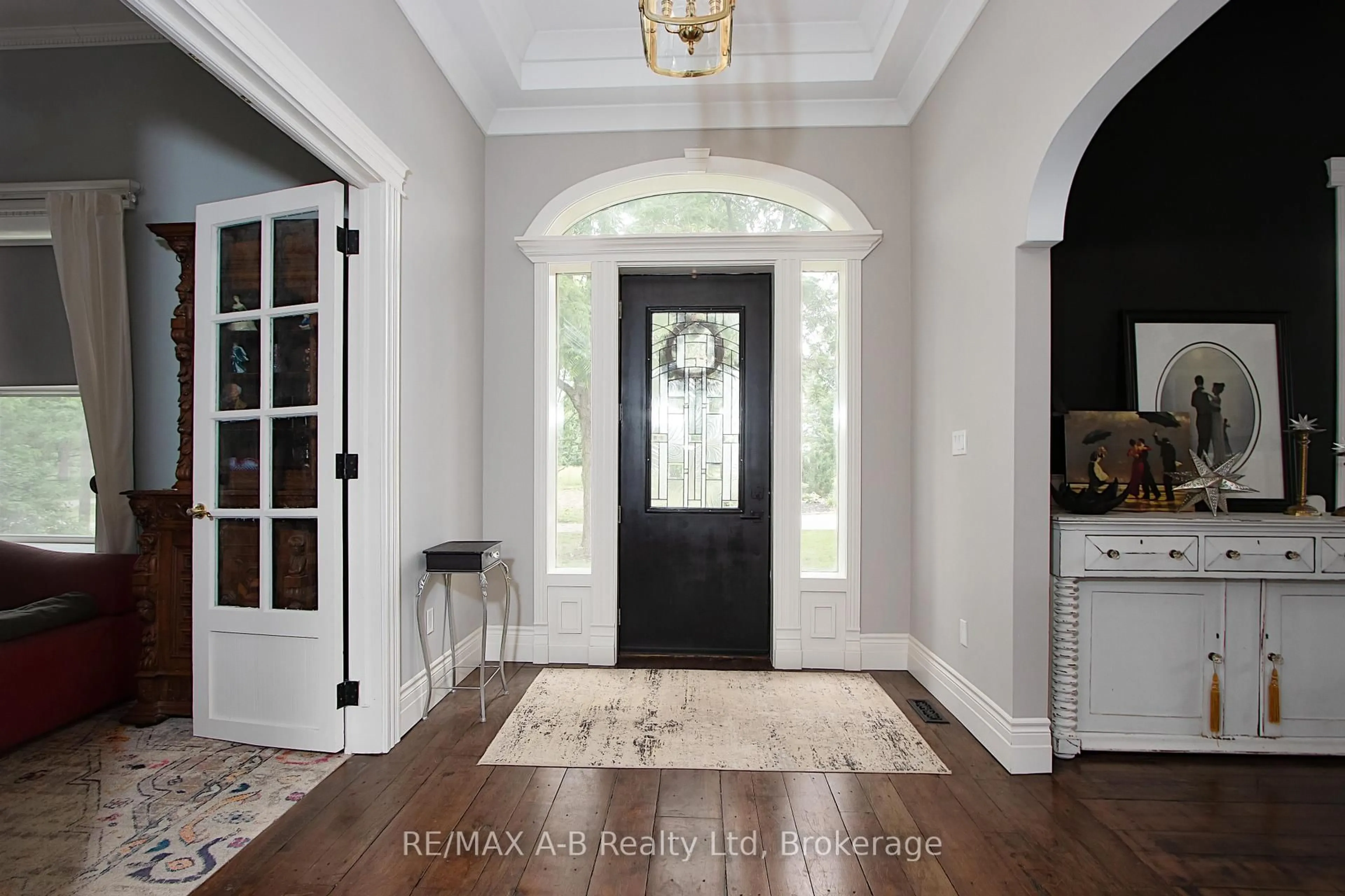 Indoor entryway for 12096 Gale Rd, North Middlesex Ontario N0M 1A0