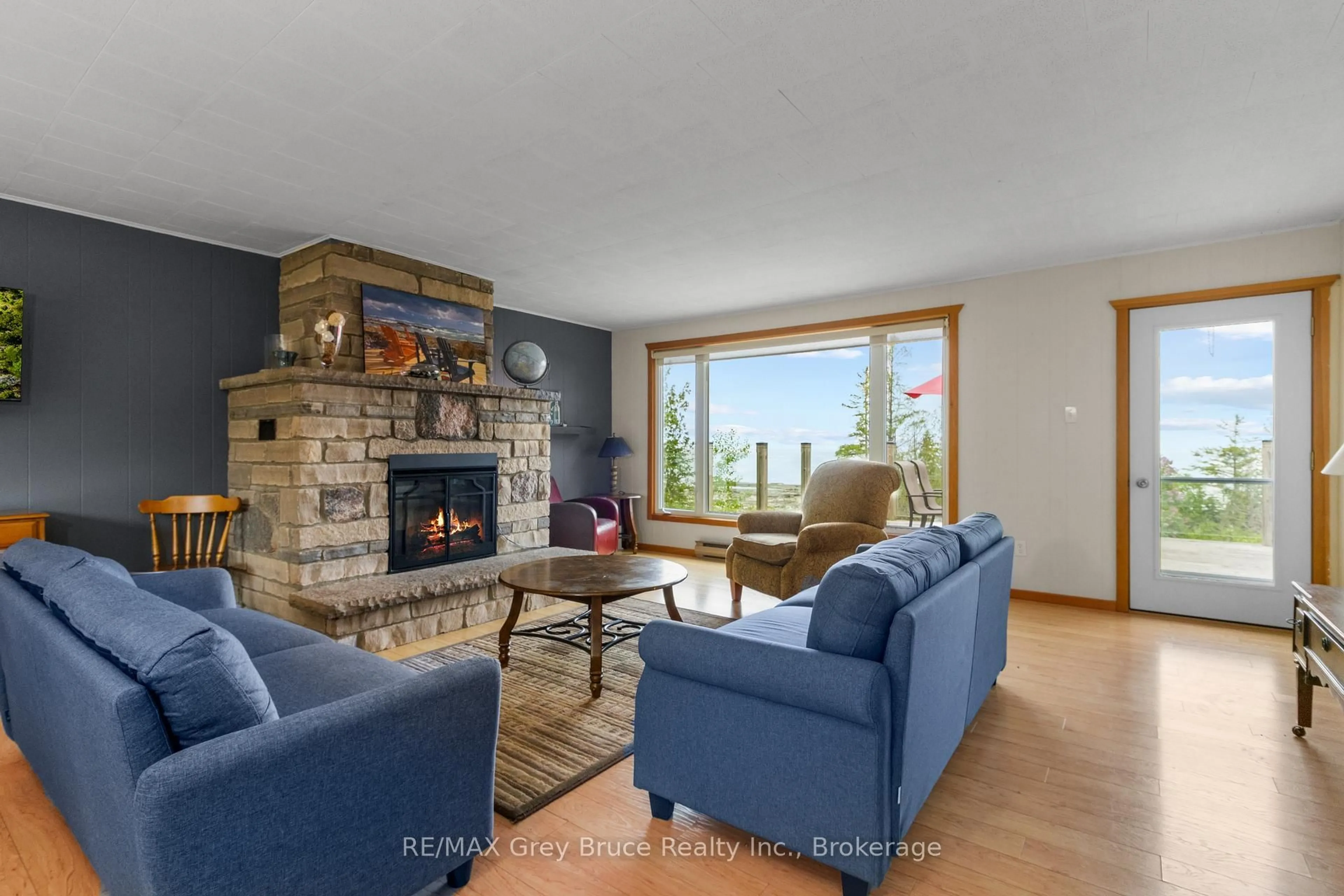 Living room with furniture, unknown for 54 Zorra Dr, Northern Bruce Peninsula Ontario N0H 2R0