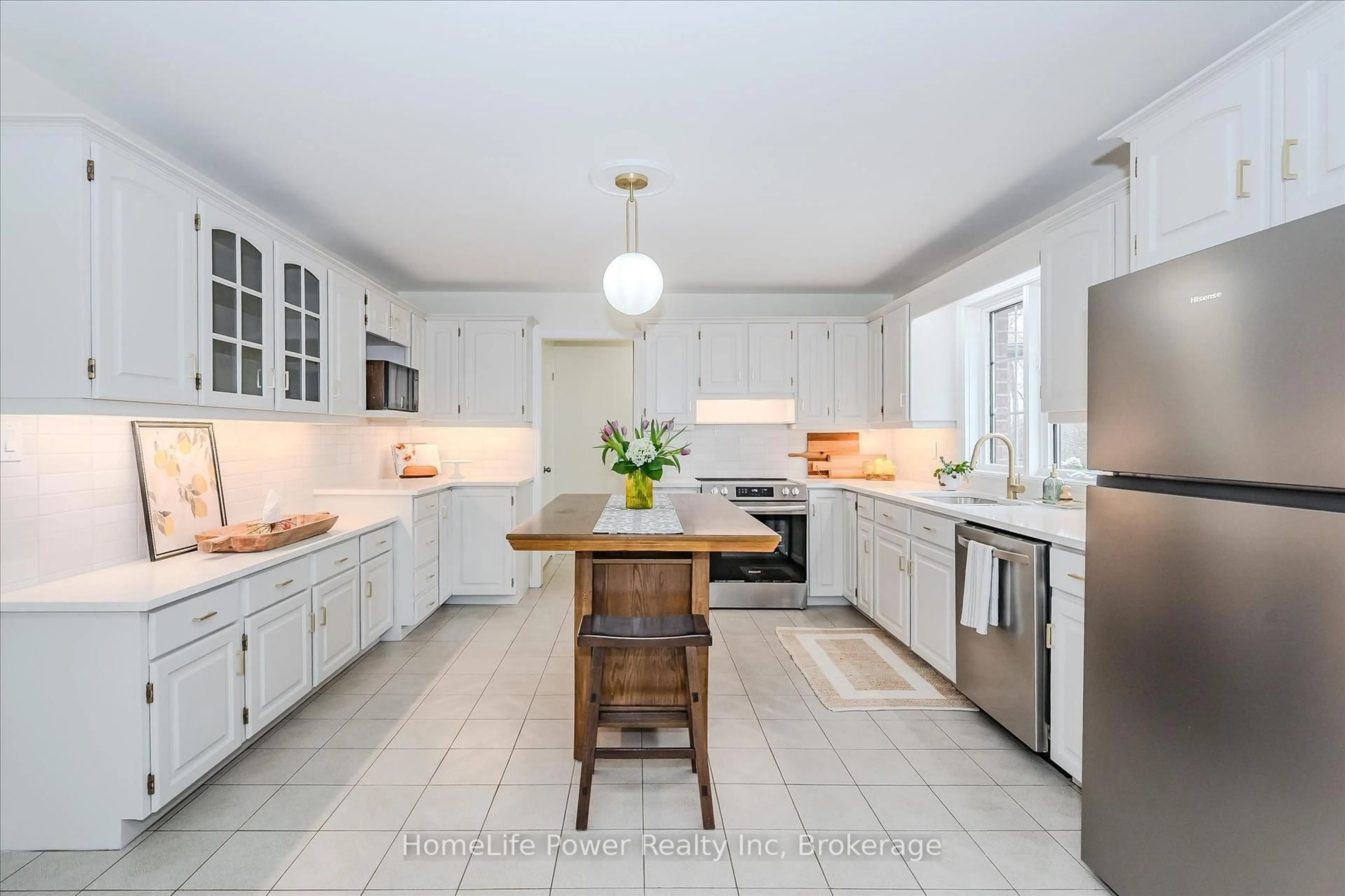 Open concept kitchen, ceramic/tile floor for 4080 Victoria Rd, Puslinch Ontario N0B 2J0
