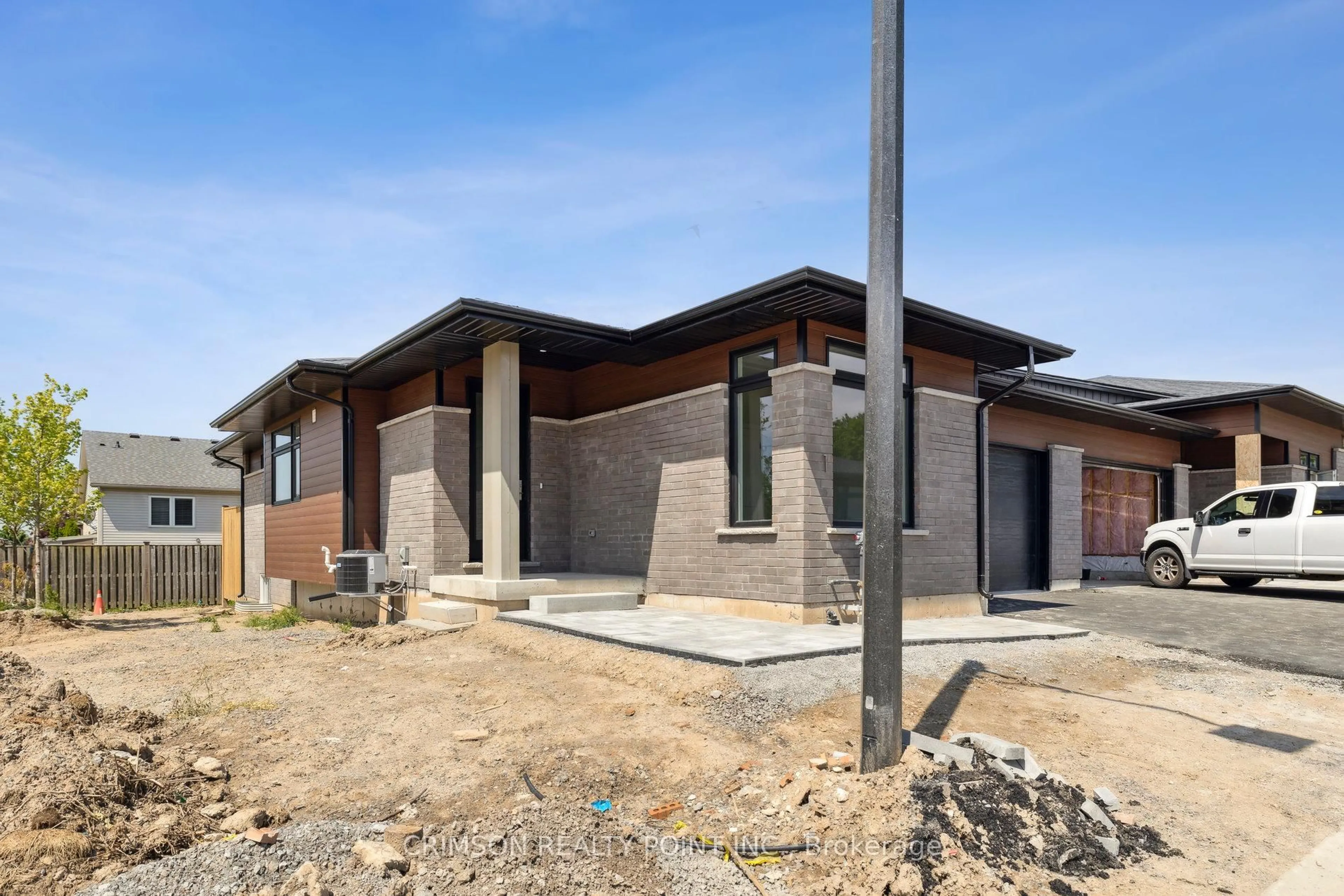 Home with brick exterior material, building for 300 Richmond St #1, Thorold Ontario L2V 5B9