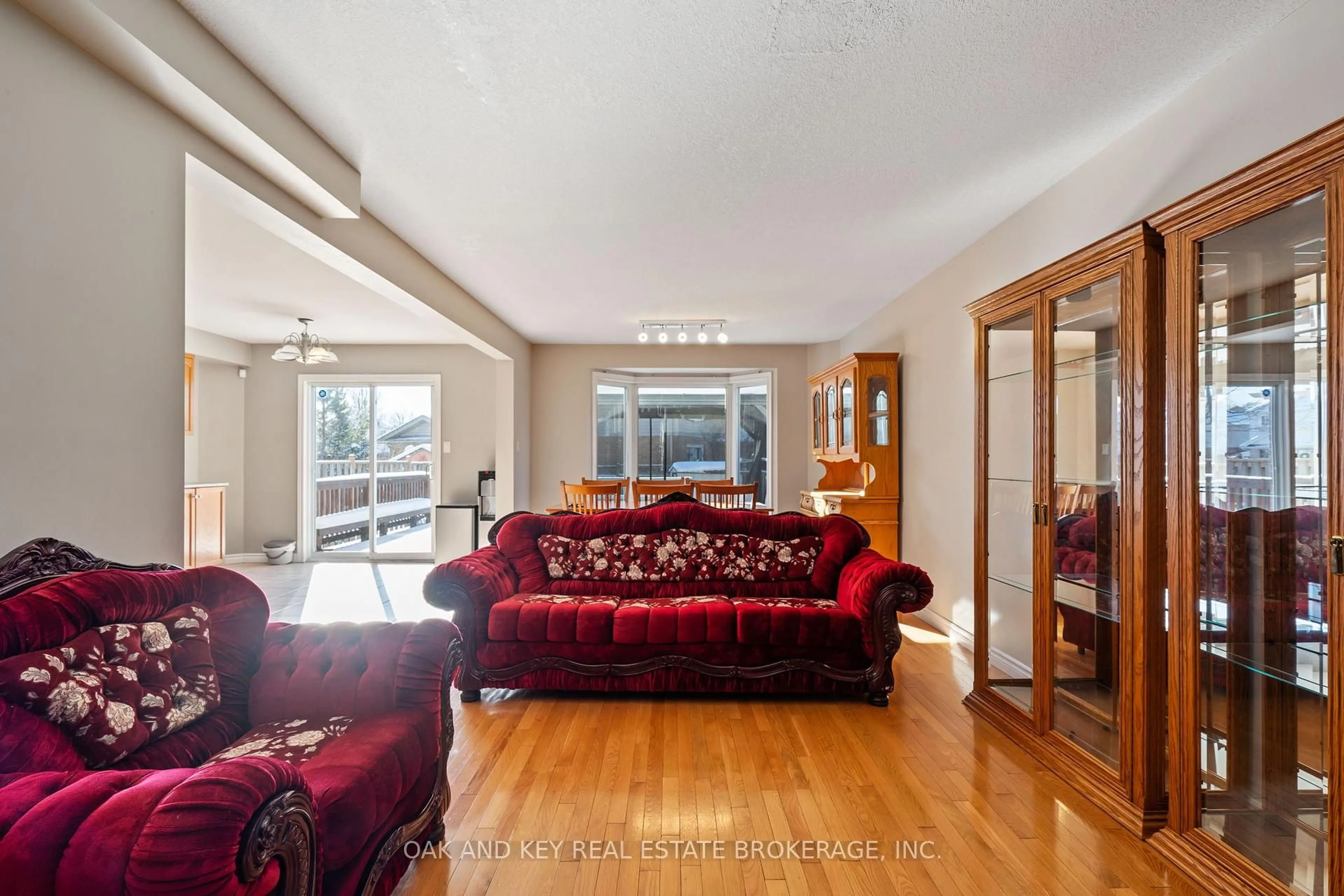 Living room with furniture, unknown for 1307 Blackmaple Dr, London East Ontario N5Y 5V4
