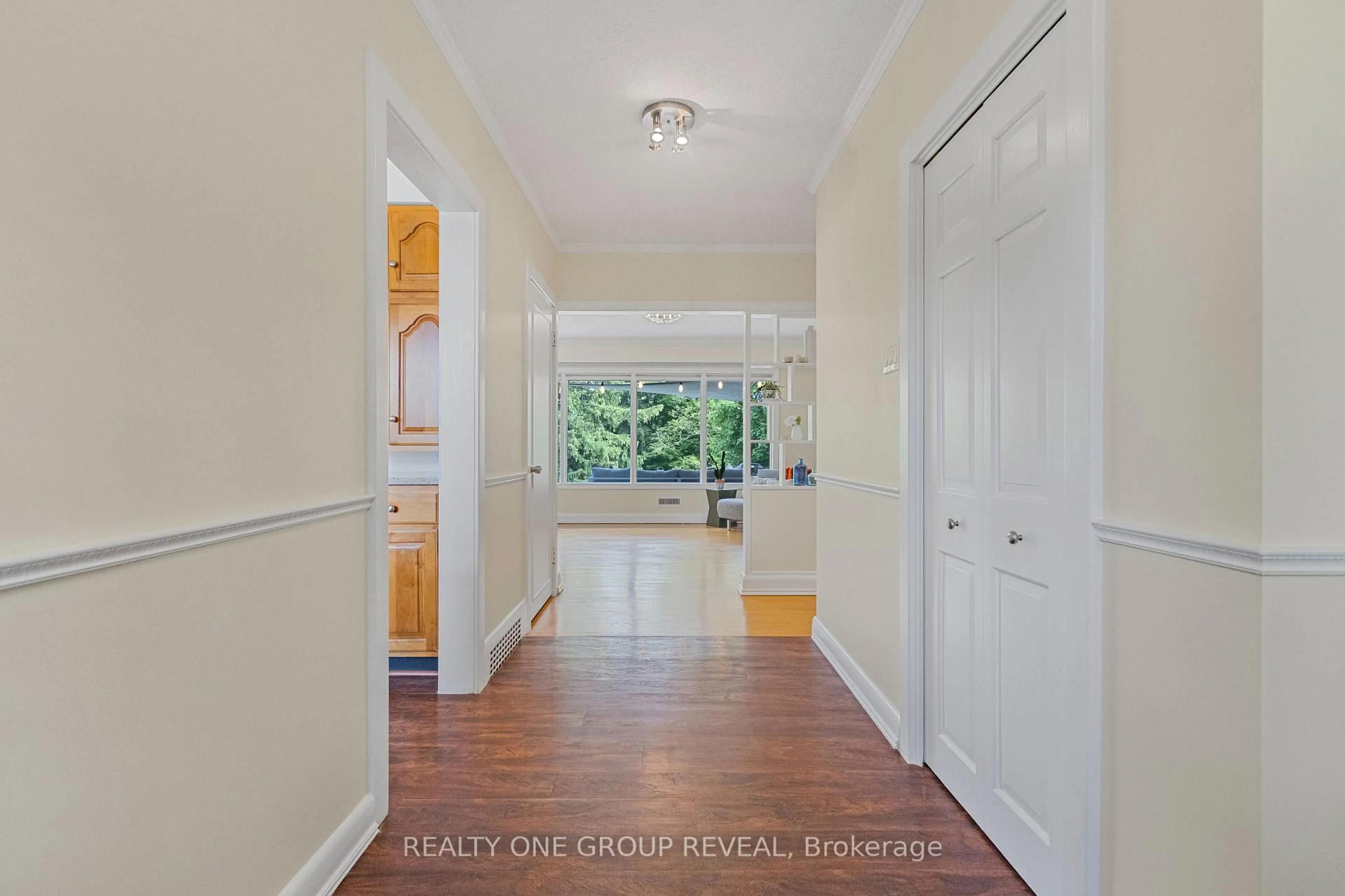 Indoor entryway for 120 Riverbank Dr, Cambridge Ontario N3H 4R6