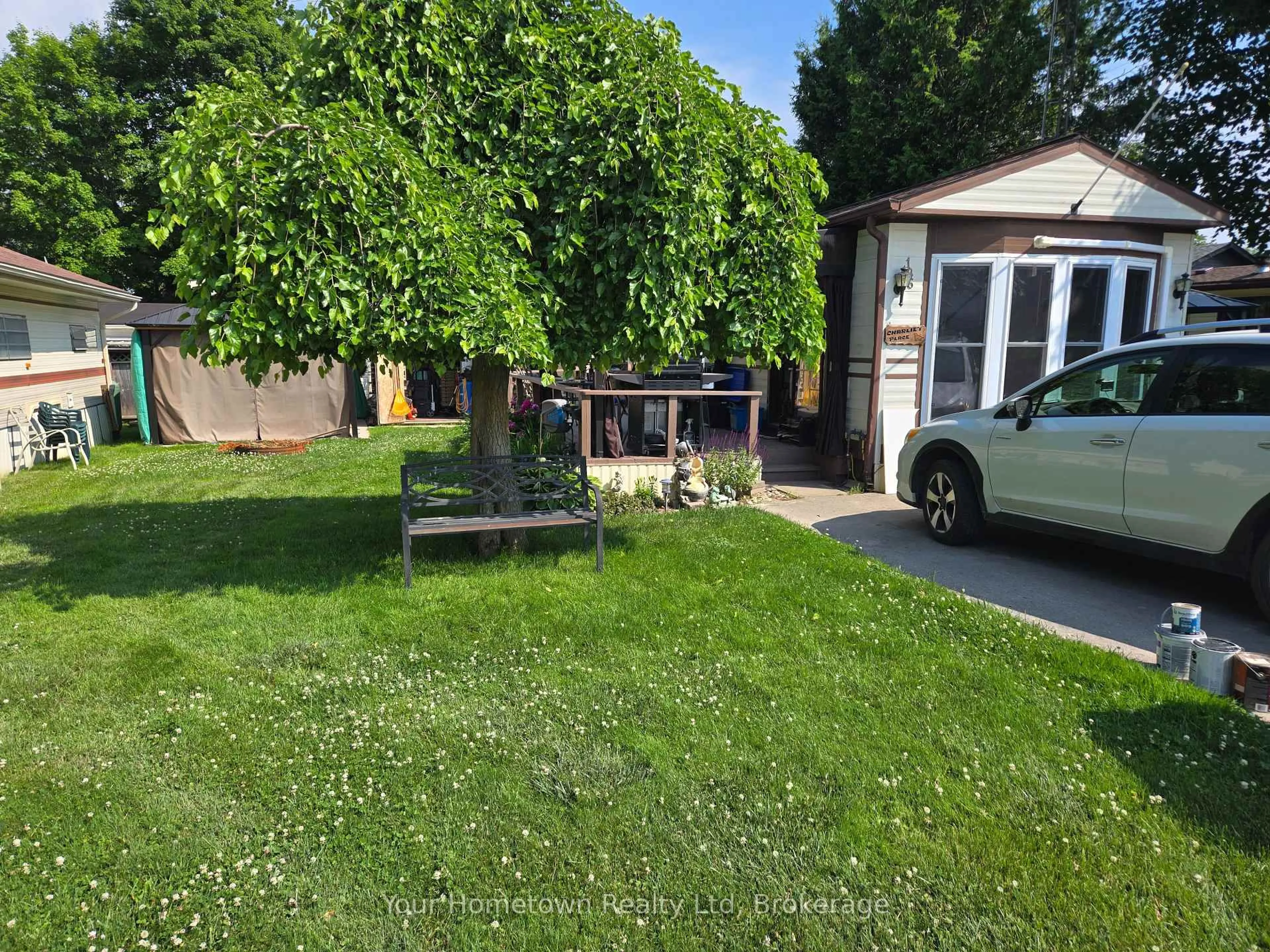 A pic from outside/outdoor area/front of a property/back of a property/a pic from drone, street for 196 Beach Rd, Centre Wellington Ontario N1M 2W5
