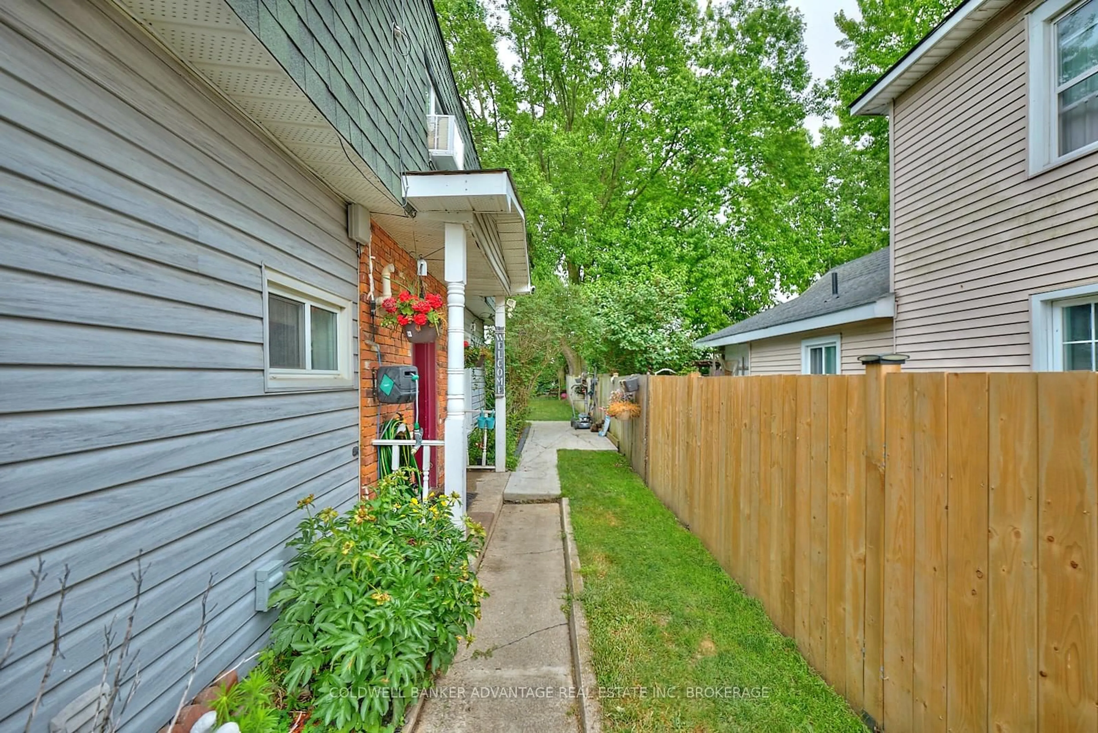 Patio, street for 715 TAMARAC St, Haldimand Ontario N1A 2E3