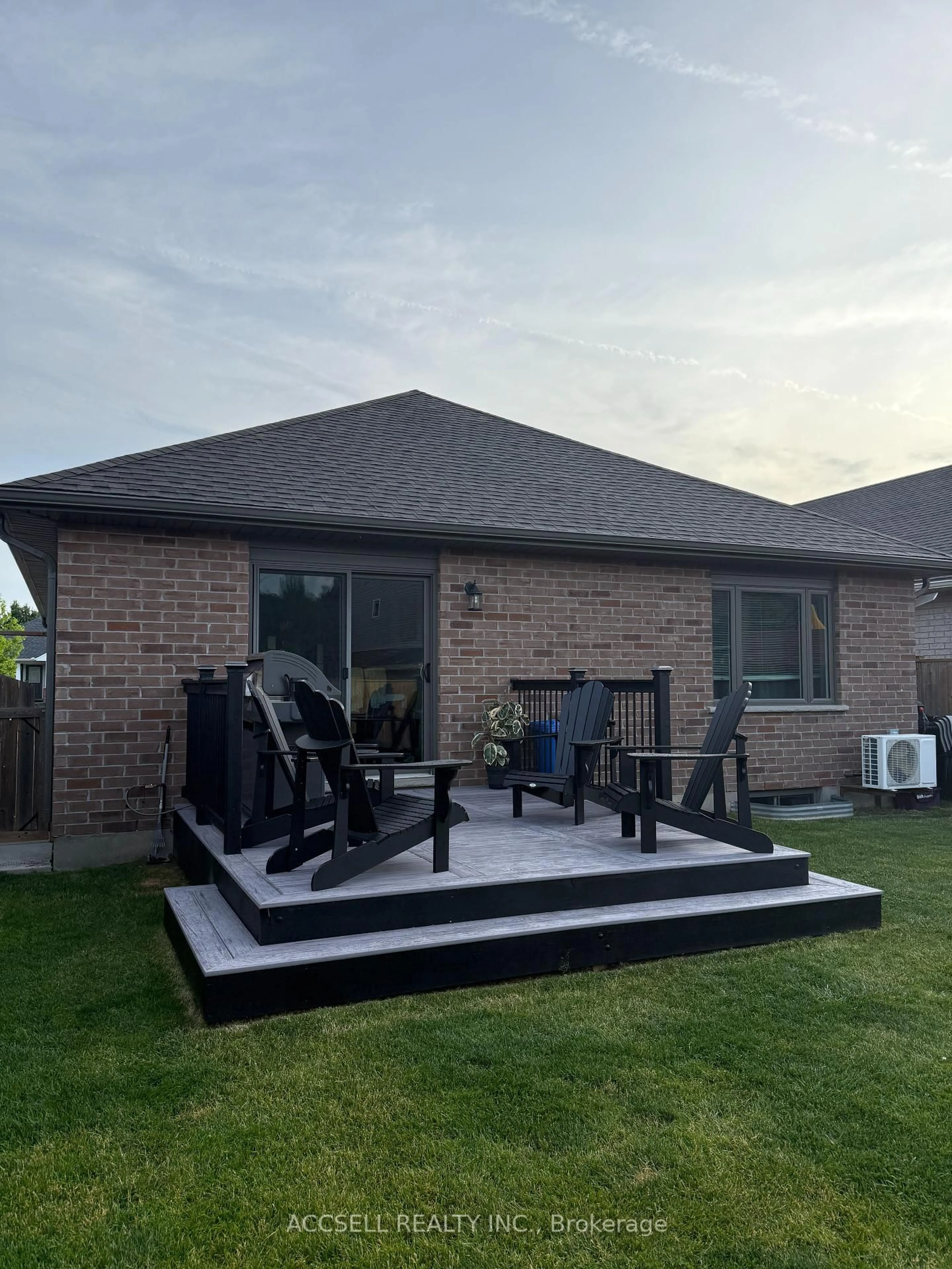 Patio, unknown for 8 Bridle Path, St. Thomas Ontario N5R 0C1