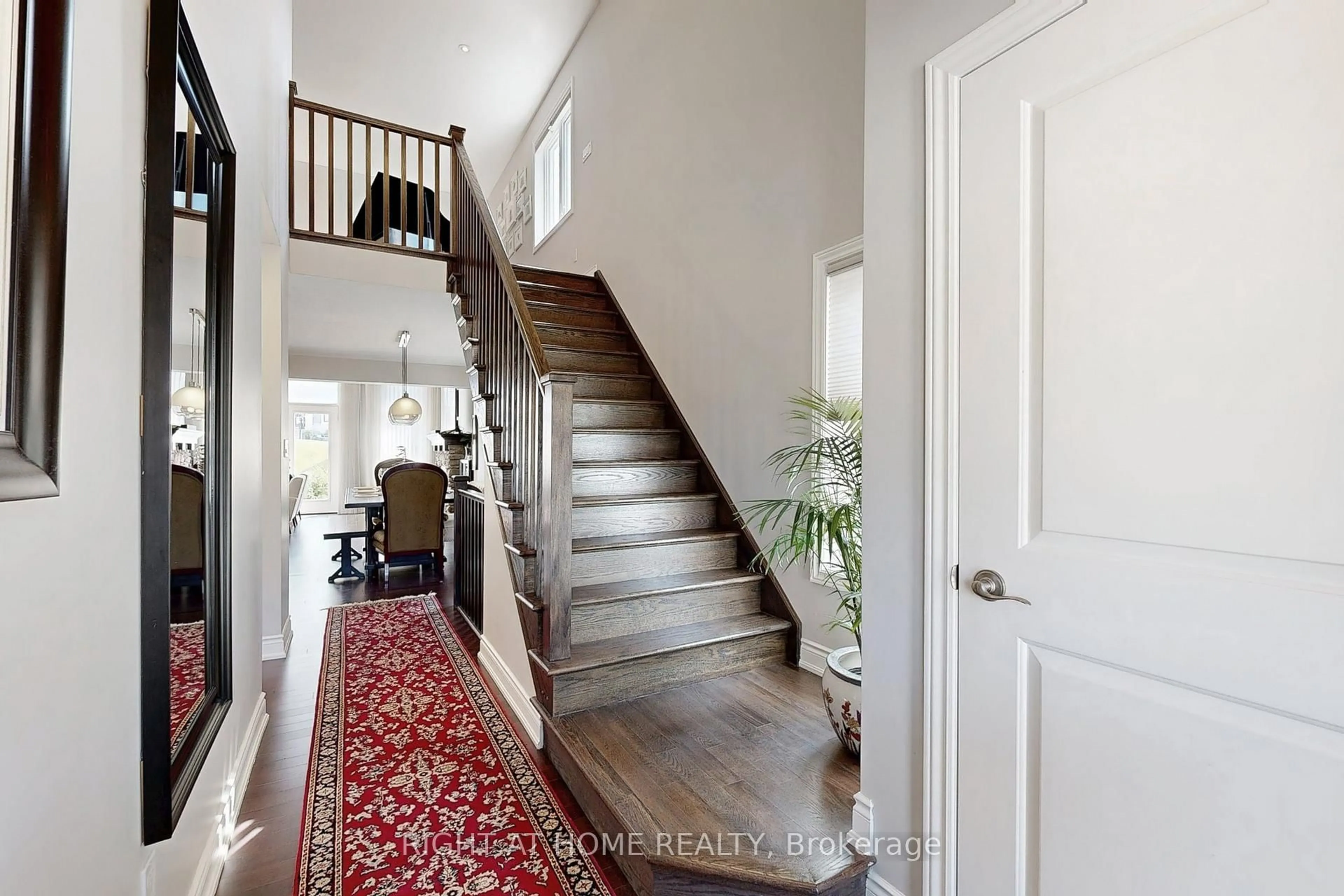 Indoor entryway for 114 Anchors Way, Blue Mountains Ontario N0H 2P0