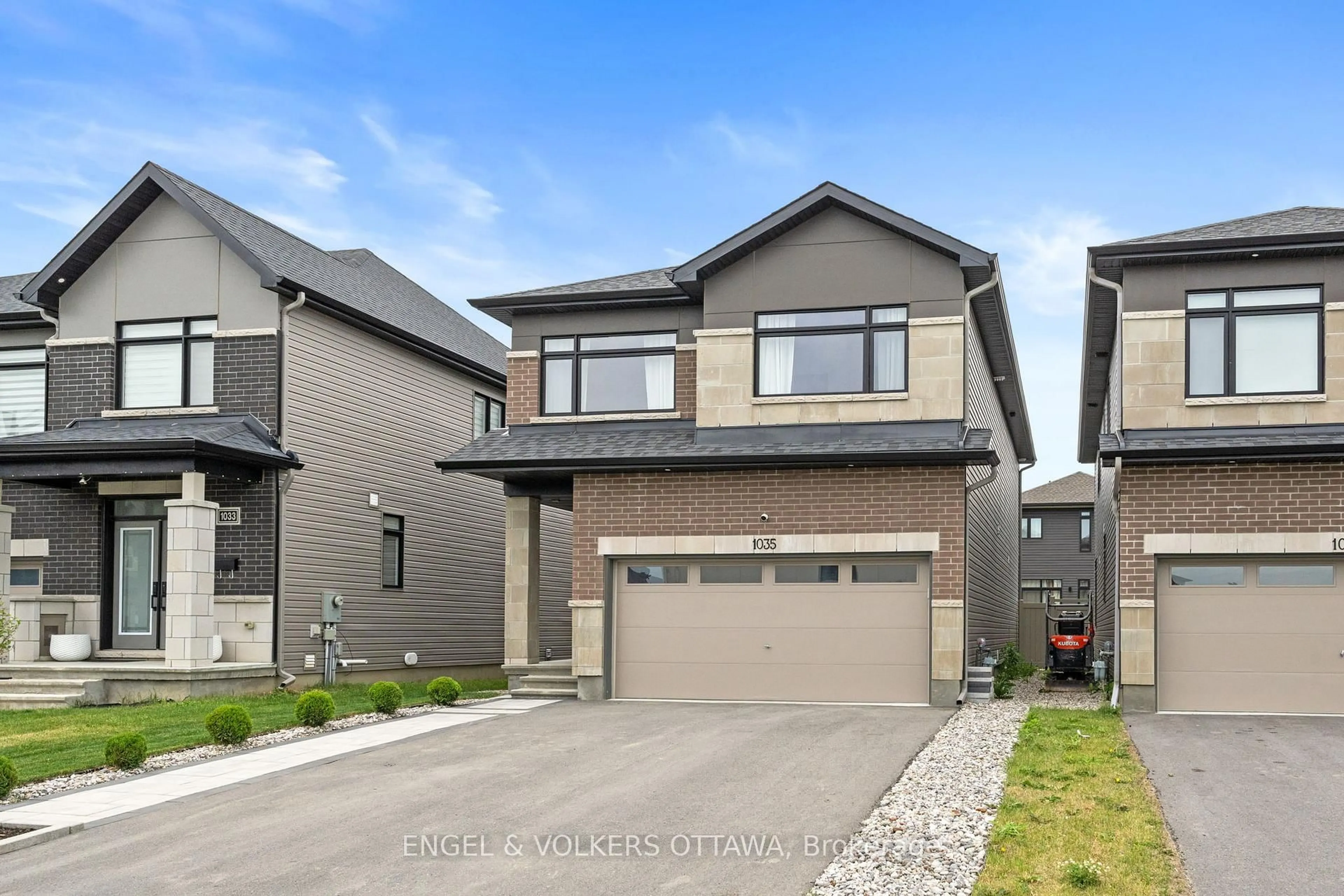 Home with brick exterior material, street for 1035 Hydrangea Ave, Manotick Ontario K4M 0L4