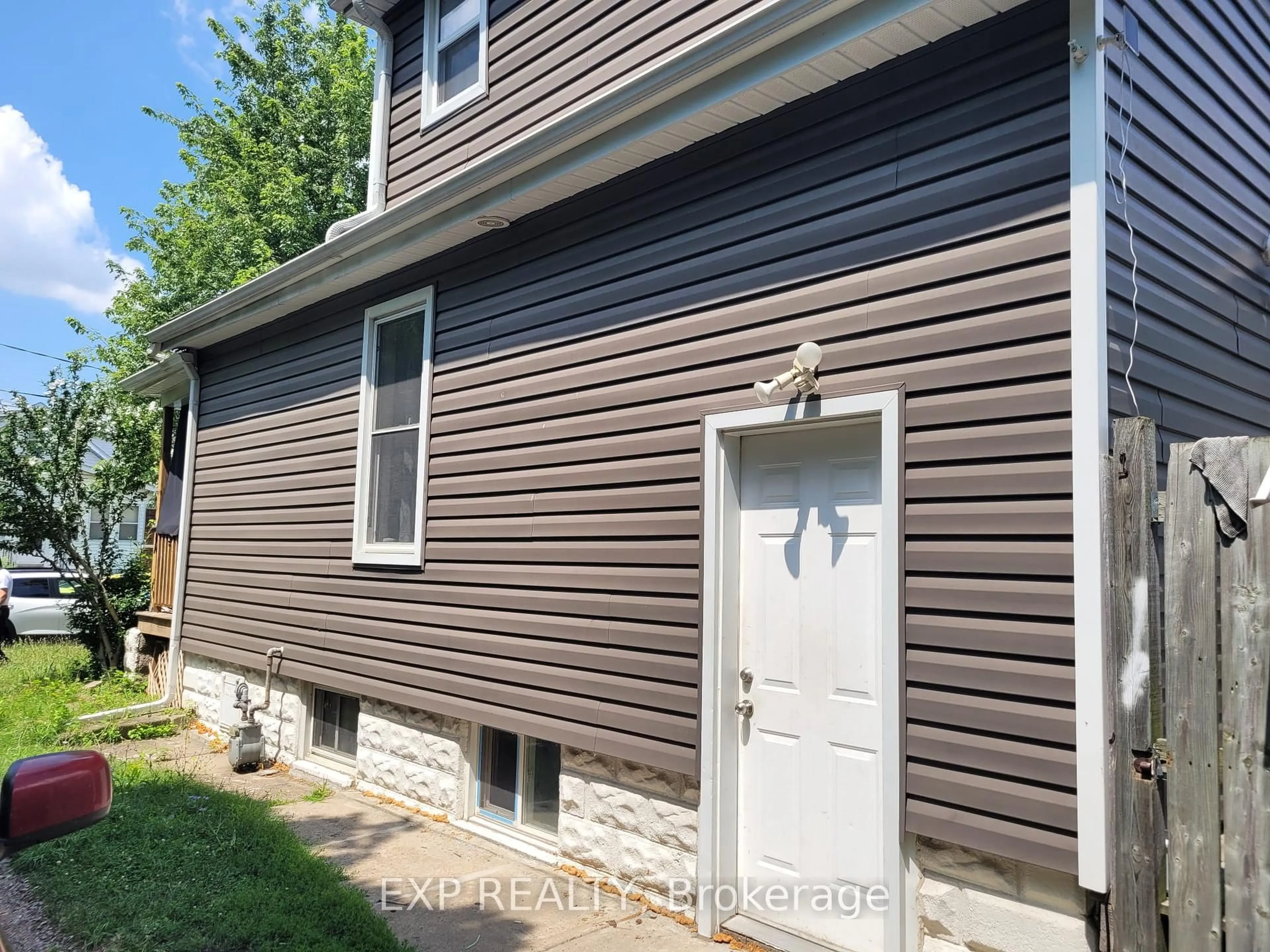 Home with vinyl exterior material, street for 768 Mckay Ave, Windsor Ontario N9B 2A1