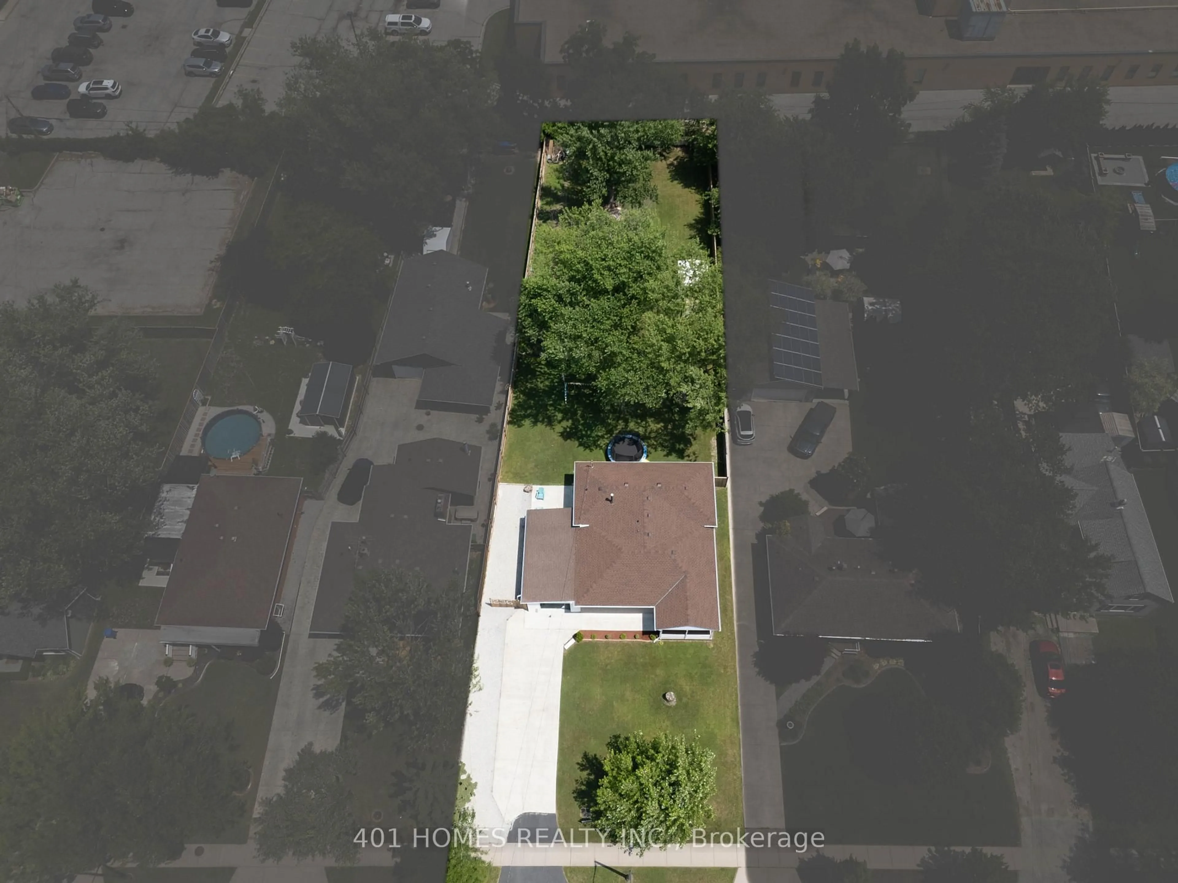 A pic from outside/outdoor area/front of a property/back of a property/a pic from drone, unknown for 1236 Shawnee Rd, Tecumseh Ontario N8N 1R9