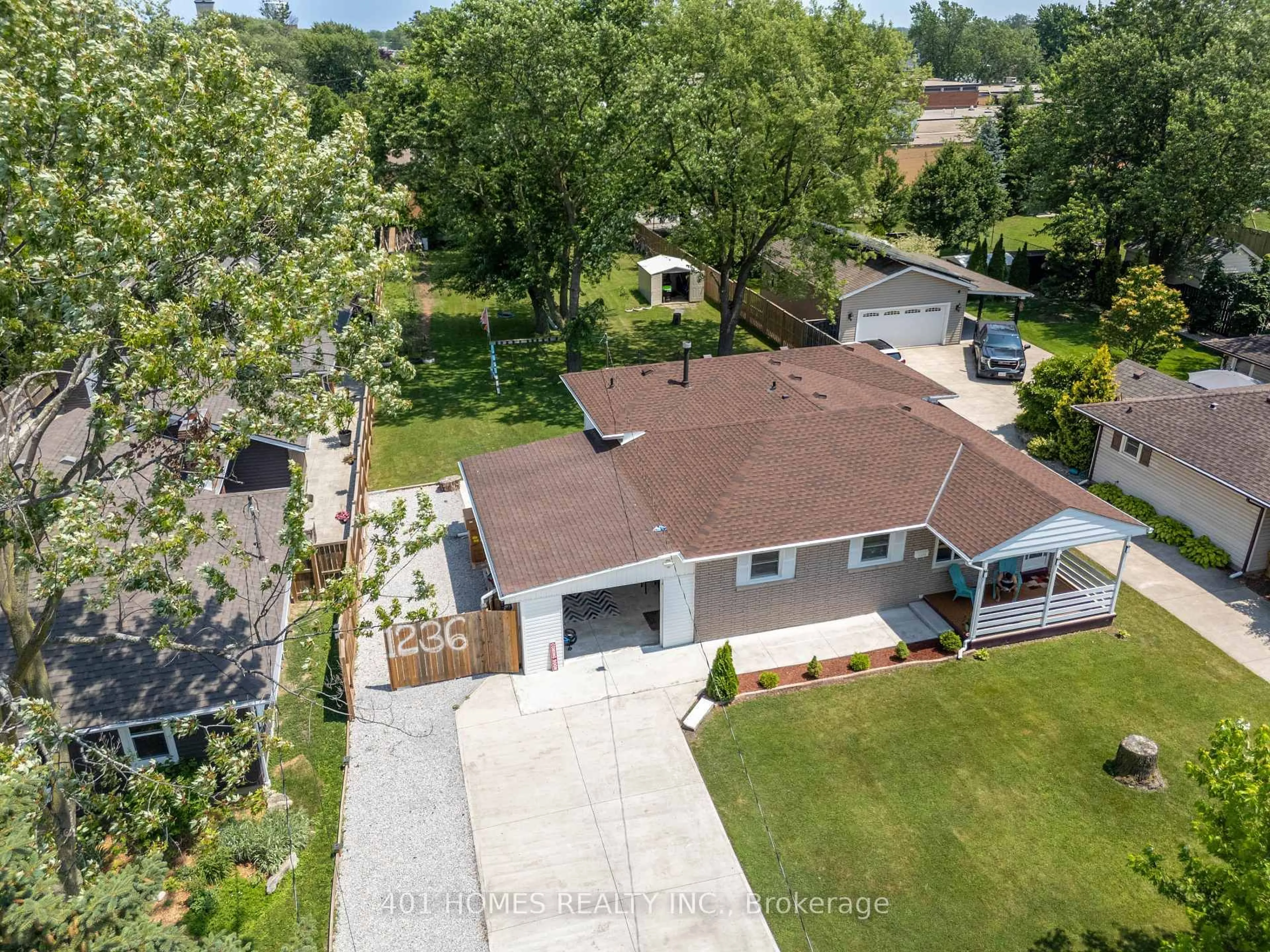 A pic from outside/outdoor area/front of a property/back of a property/a pic from drone, street for 1236 Shawnee Rd, Tecumseh Ontario N8N 1R9