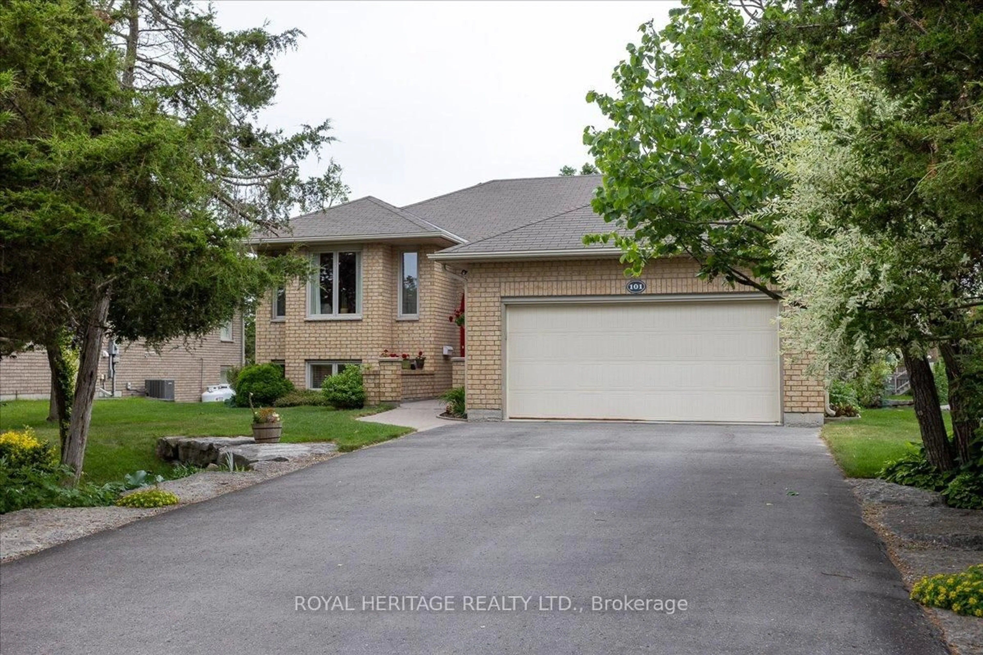 Home with brick exterior material, street for 101 South Harbour Dr, Kawartha Lakes Ontario K0M 1A0
