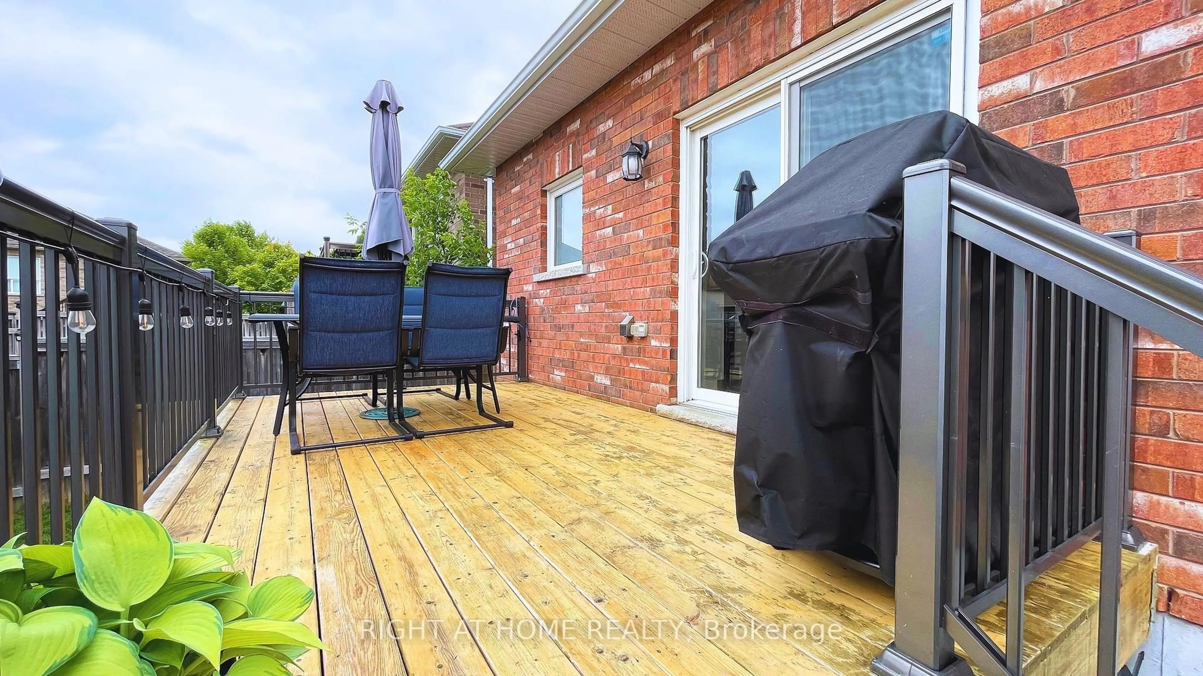 Patio, unknown for 20 Holtom St, Kawartha Lakes Ontario K9V 0C3
