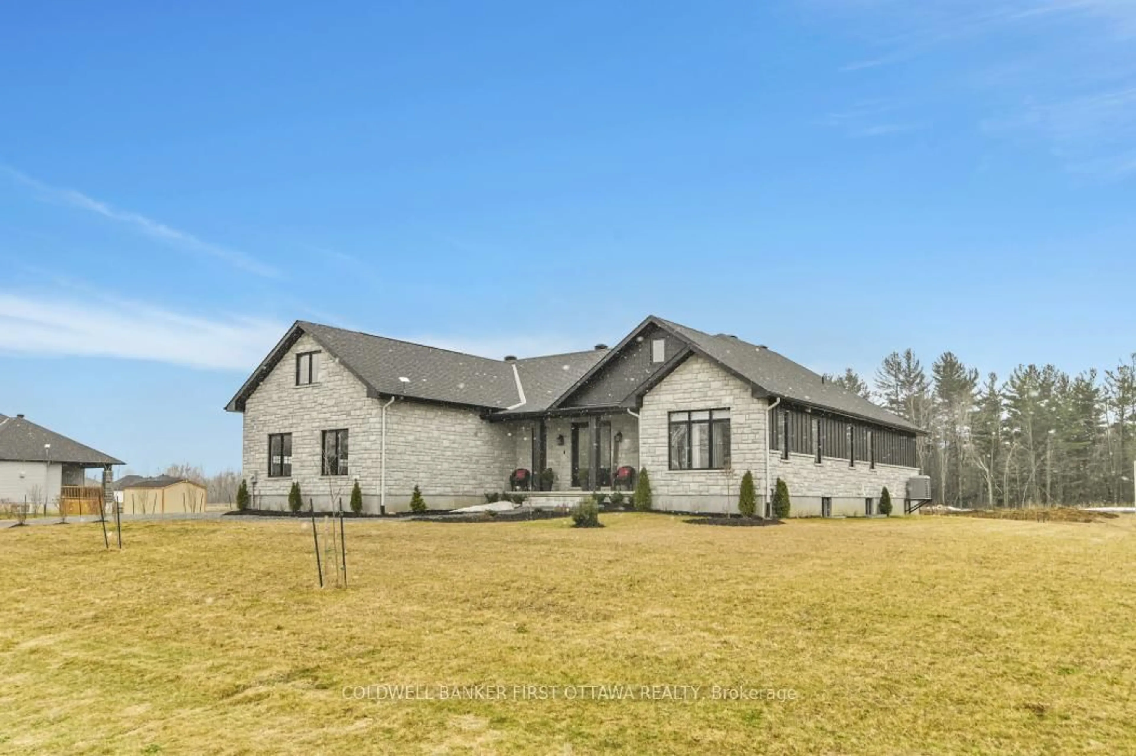 A pic from outside/outdoor area/front of a property/back of a property/a pic from drone, building for 1684 Trizisky St, North Dundas Ontario K0E 1S0